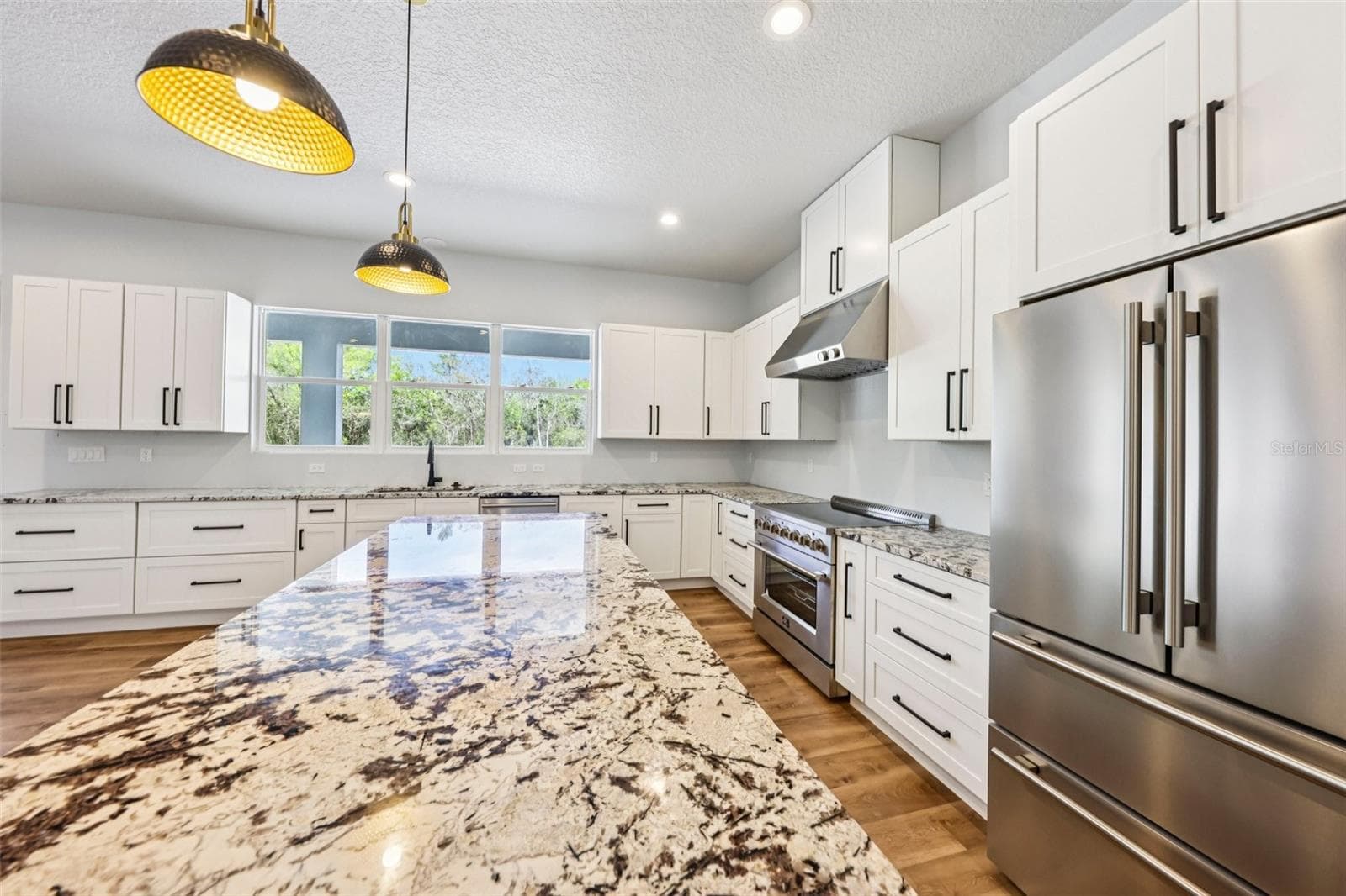 Chef Style Kitchen with 36" Electric Range - 1623 MAGNOLIA AVE, DELAND