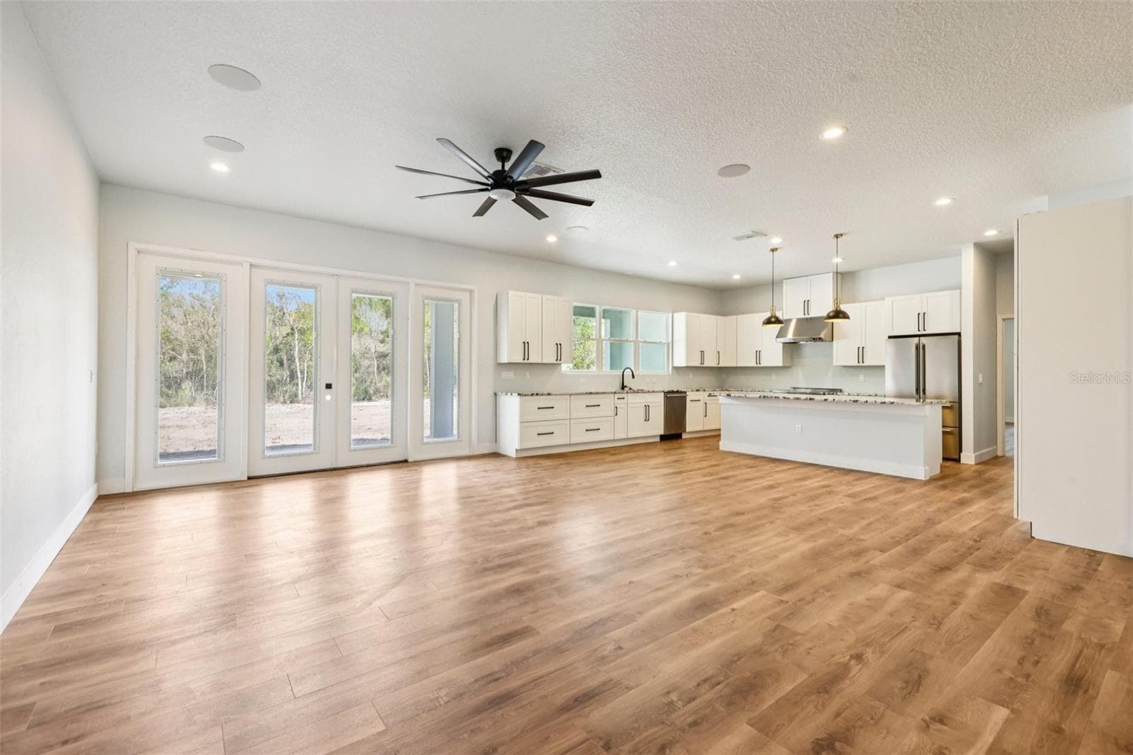 Family room and Kitchen Combo - 1623 MAGNOLIA AVE, DELAND