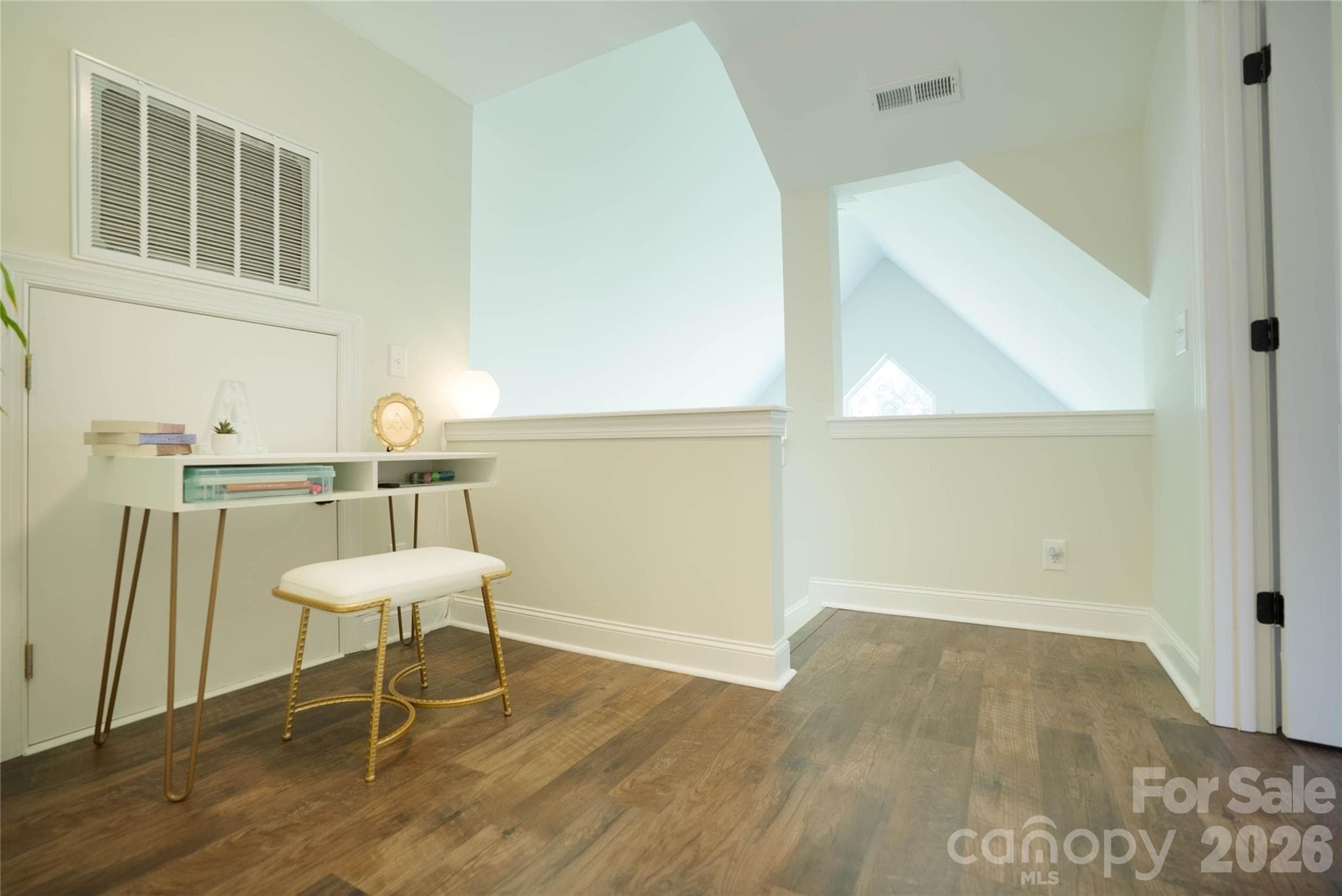 Upstairs loft - 2399 Blackburn Bridge Road, Maiden