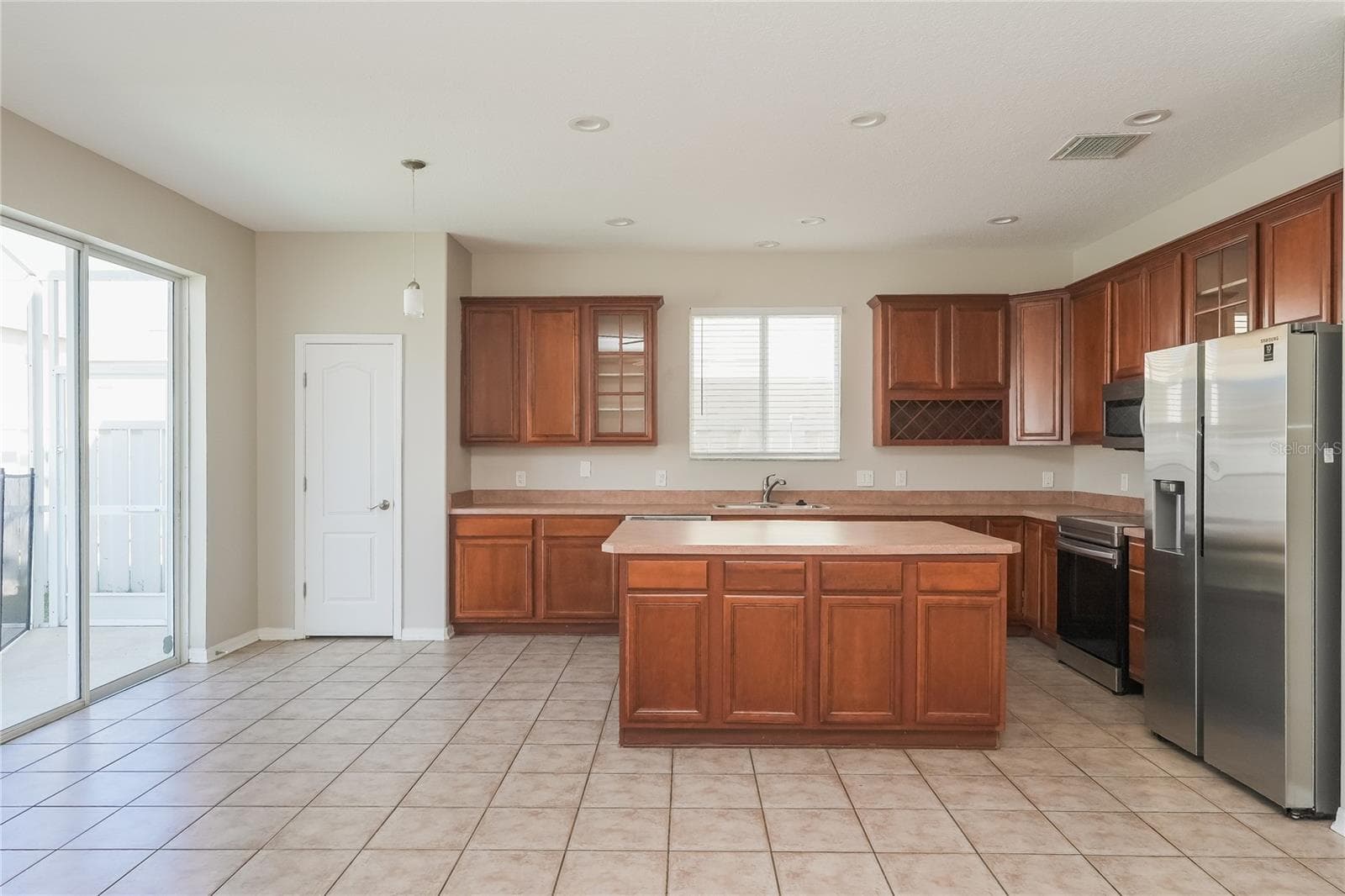 Single Family Residence at 12125 FOX BLOOM AVE, GIBSONTON, photo 3 of 15