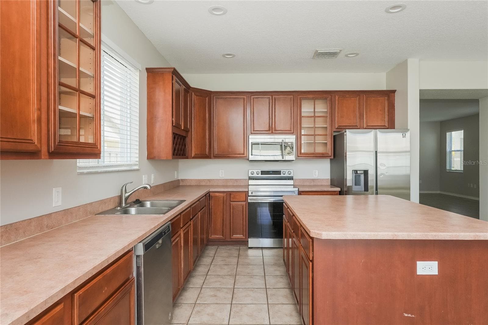 Single Family Residence at 12125 FOX BLOOM AVE, GIBSONTON, photo 4 of 15