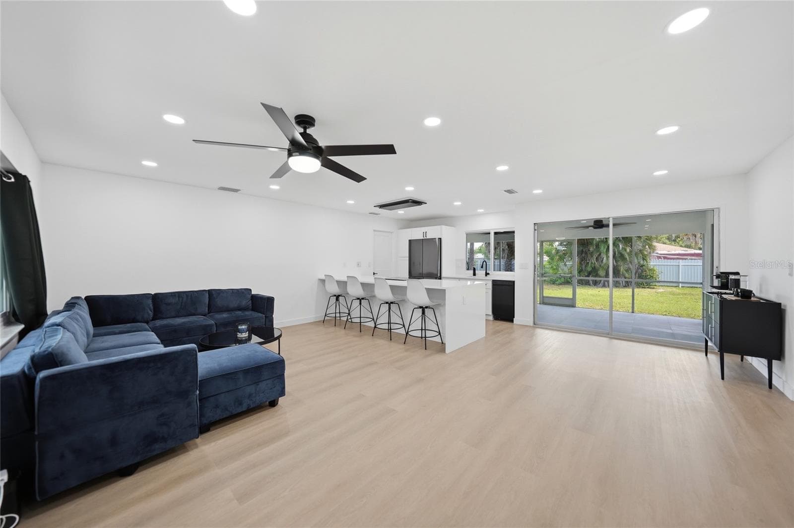 Single Family Residence at 2506 LAKESHORE CIR, PORT CHARLOTTE, photo 2 of 31