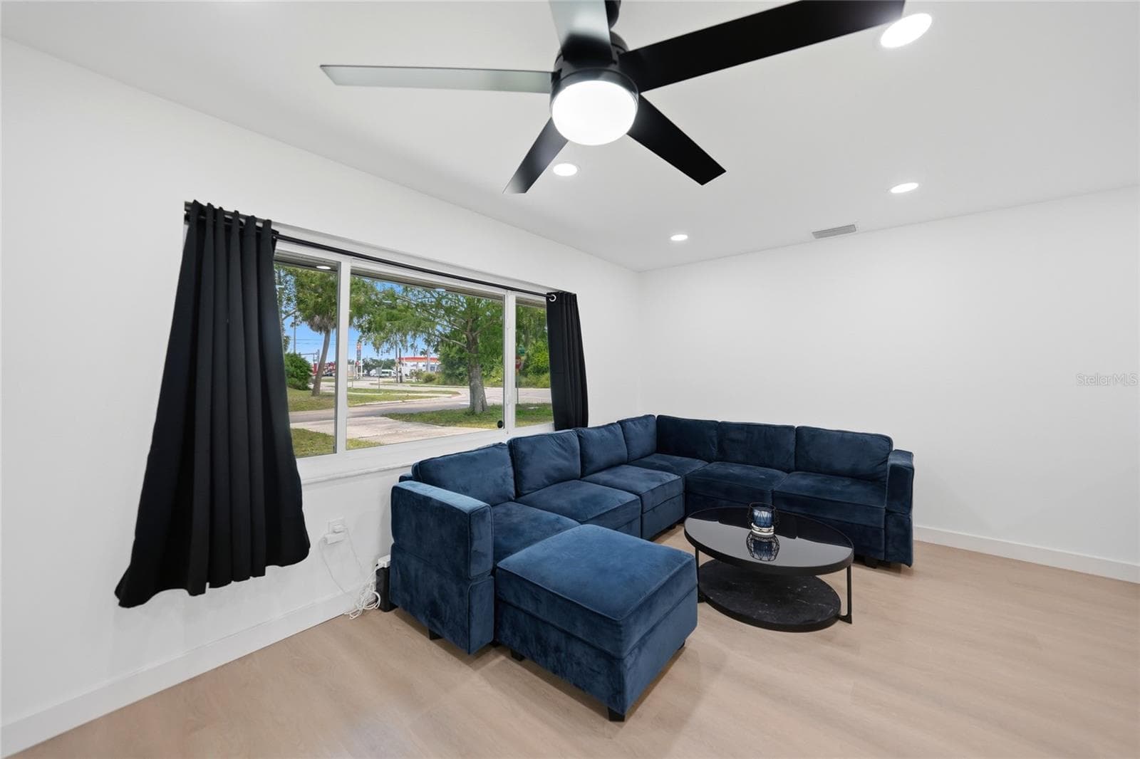 Single Family Residence at 2506 LAKESHORE CIR, PORT CHARLOTTE, photo 4 of 31
