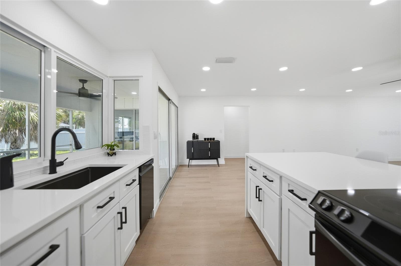 Single Family Residence at 2506 LAKESHORE CIR, PORT CHARLOTTE, photo 11 of 31