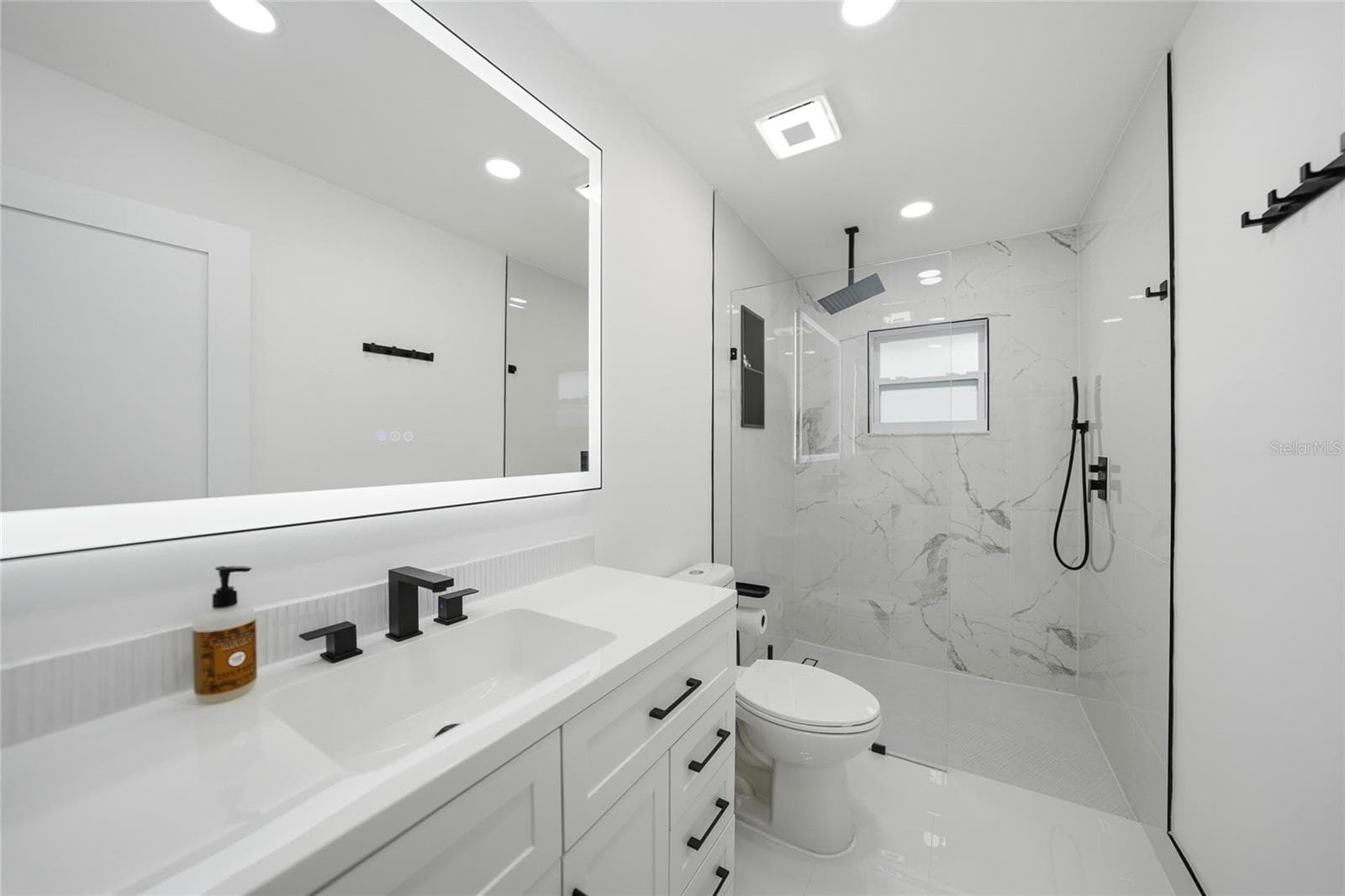 Single Family Residence at 2506 LAKESHORE CIR, PORT CHARLOTTE, photo 15 of 31