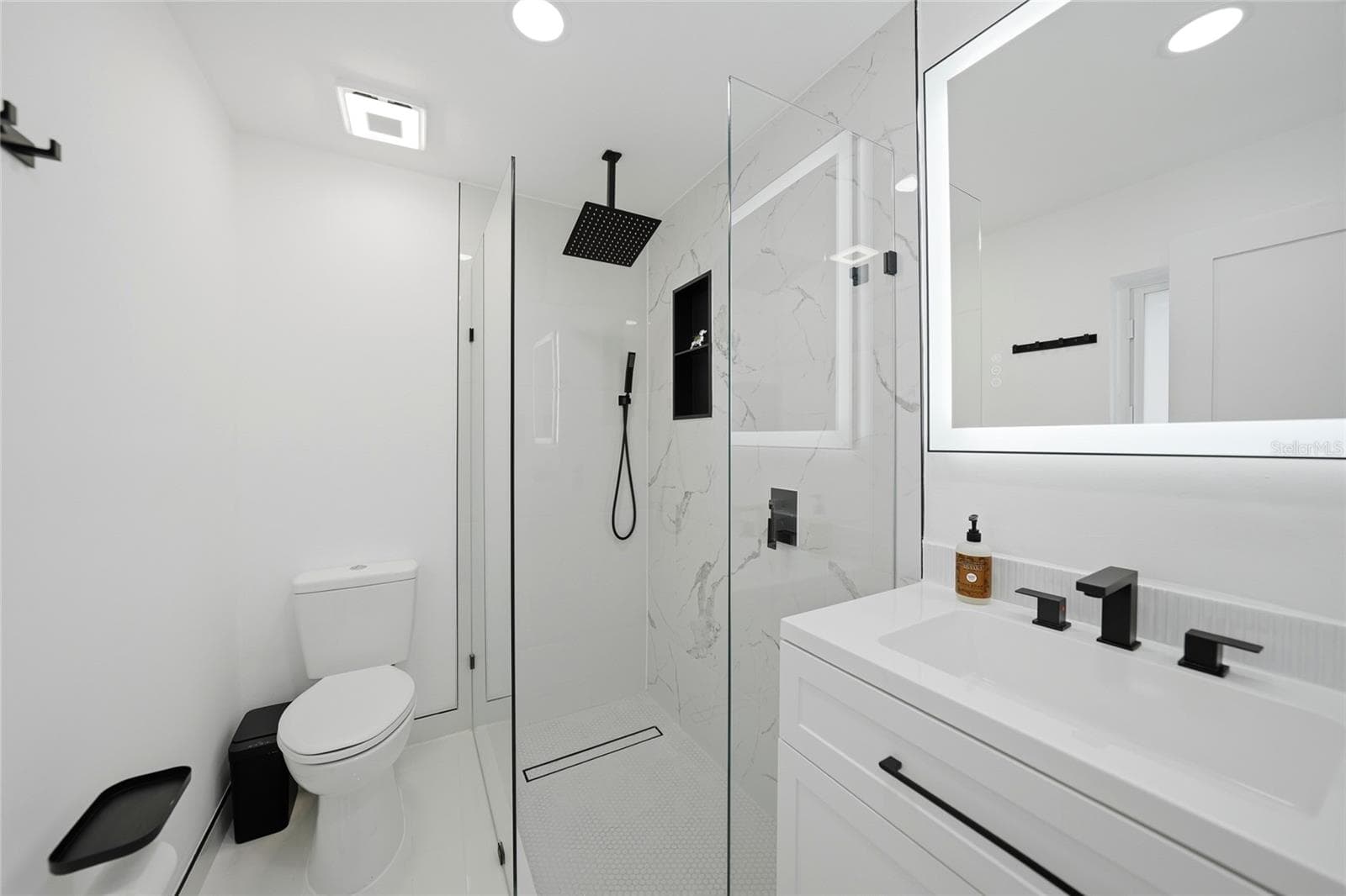 Single Family Residence at 2506 LAKESHORE CIR, PORT CHARLOTTE, photo 16 of 31