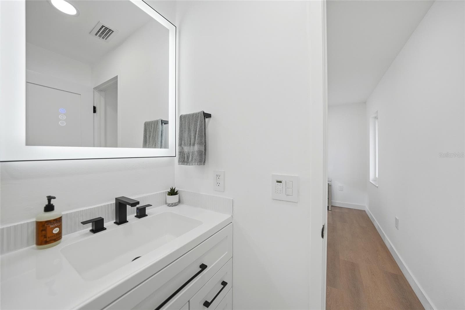 Single Family Residence at 2506 LAKESHORE CIR, PORT CHARLOTTE, photo 17 of 31