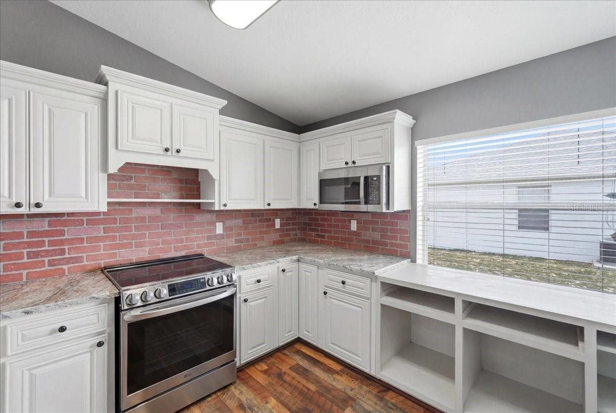 Single Family Residence at 115 SEMINOLE RD, BABSON PARK, photo 12 of 43