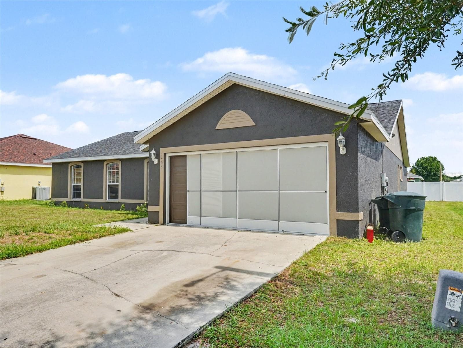 Single Family Residence at 1335 LAUREL GLEN DR, BARTOW, photo 3 of 18