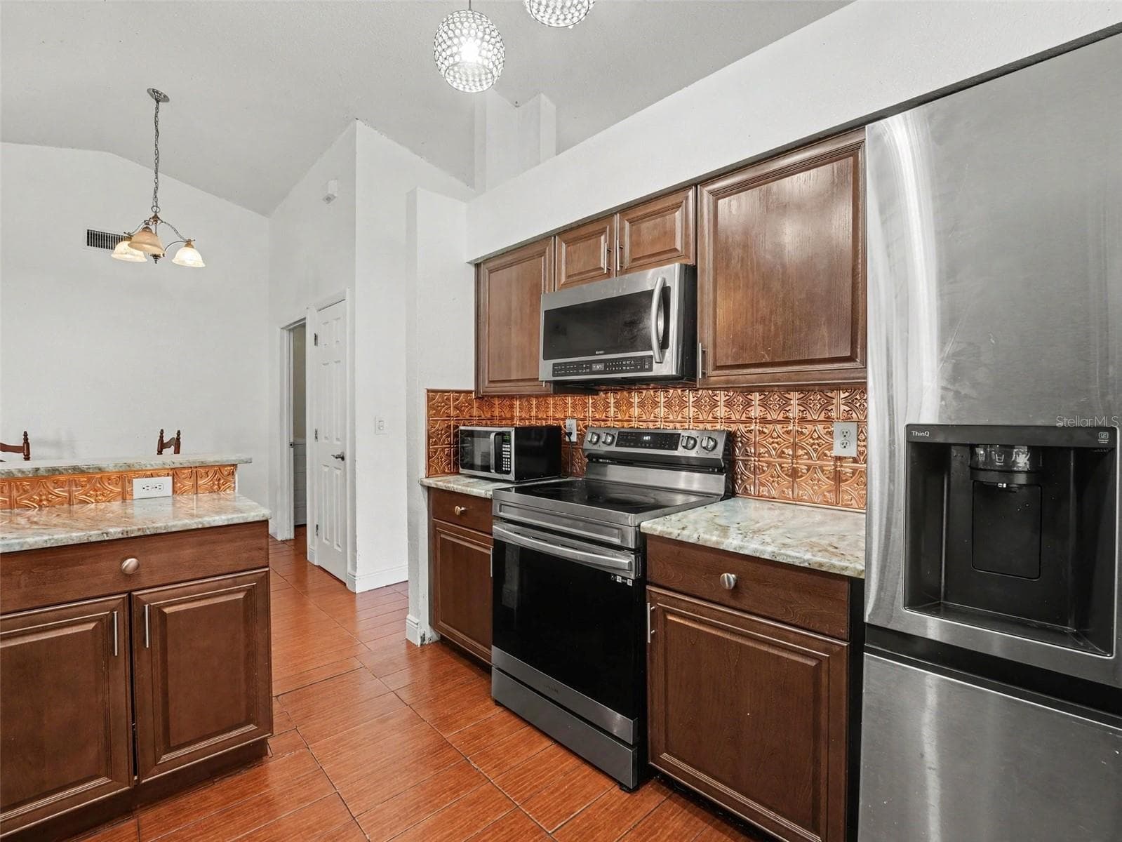Single Family Residence at 1335 LAUREL GLEN DR, BARTOW, photo 8 of 18