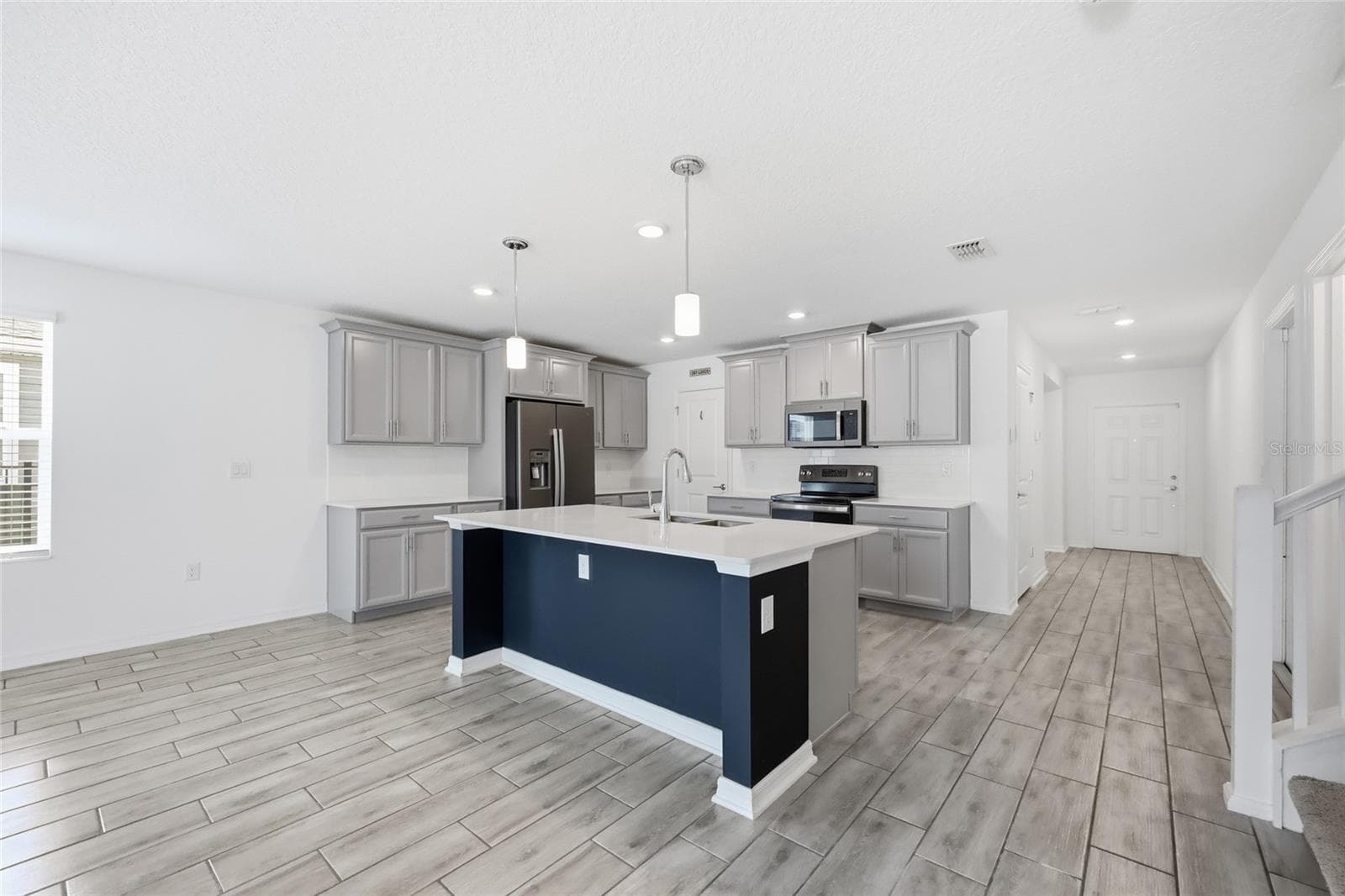Single Family Residence at 5215 TANZANITE DR, MOUNT DORA, photo 9 of 65