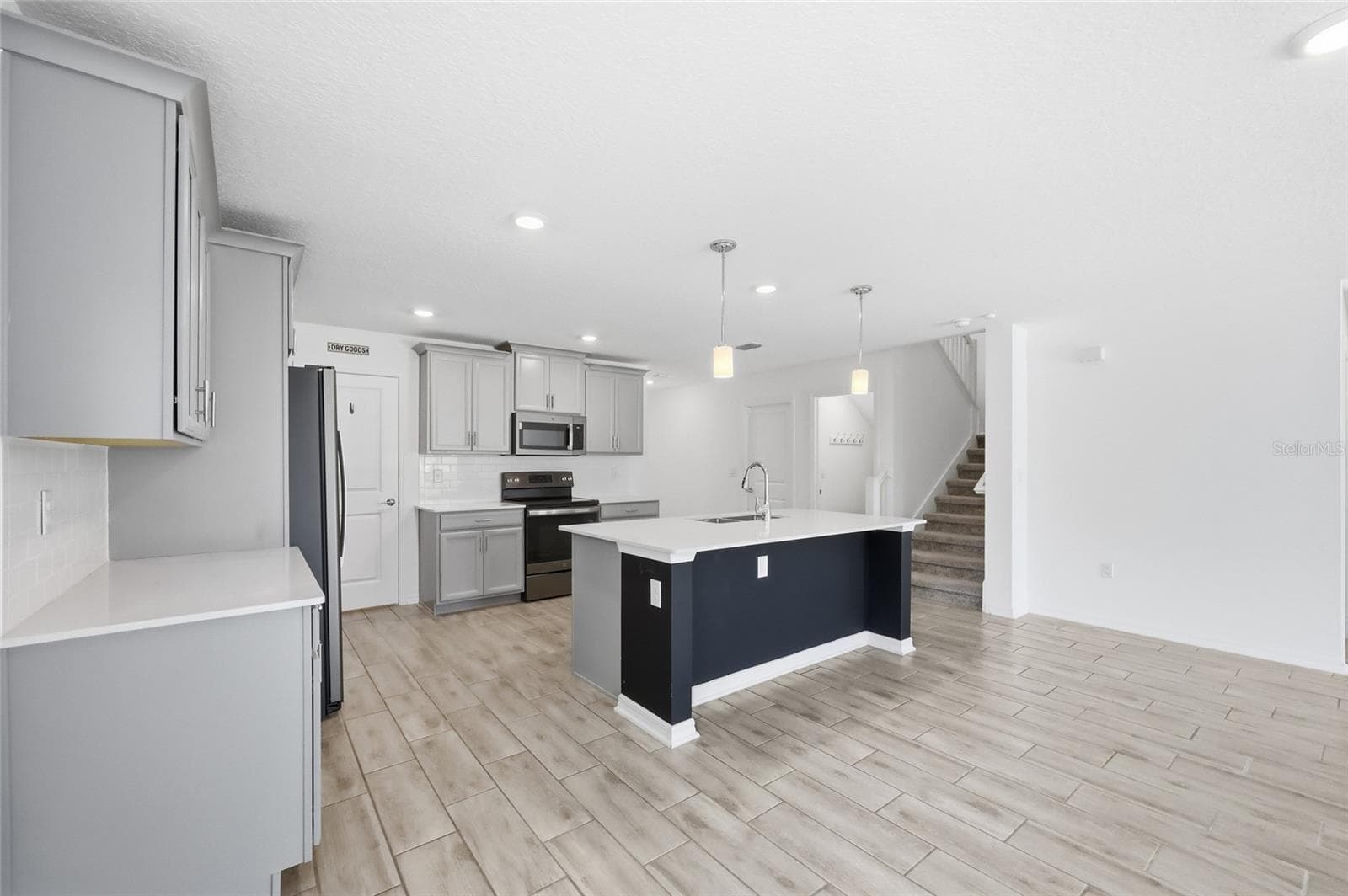 Single Family Residence at 5215 TANZANITE DR, MOUNT DORA, photo 10 of 65