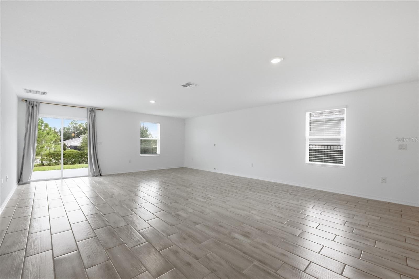 Single Family Residence at 5215 TANZANITE DR, MOUNT DORA, photo 14 of 65
