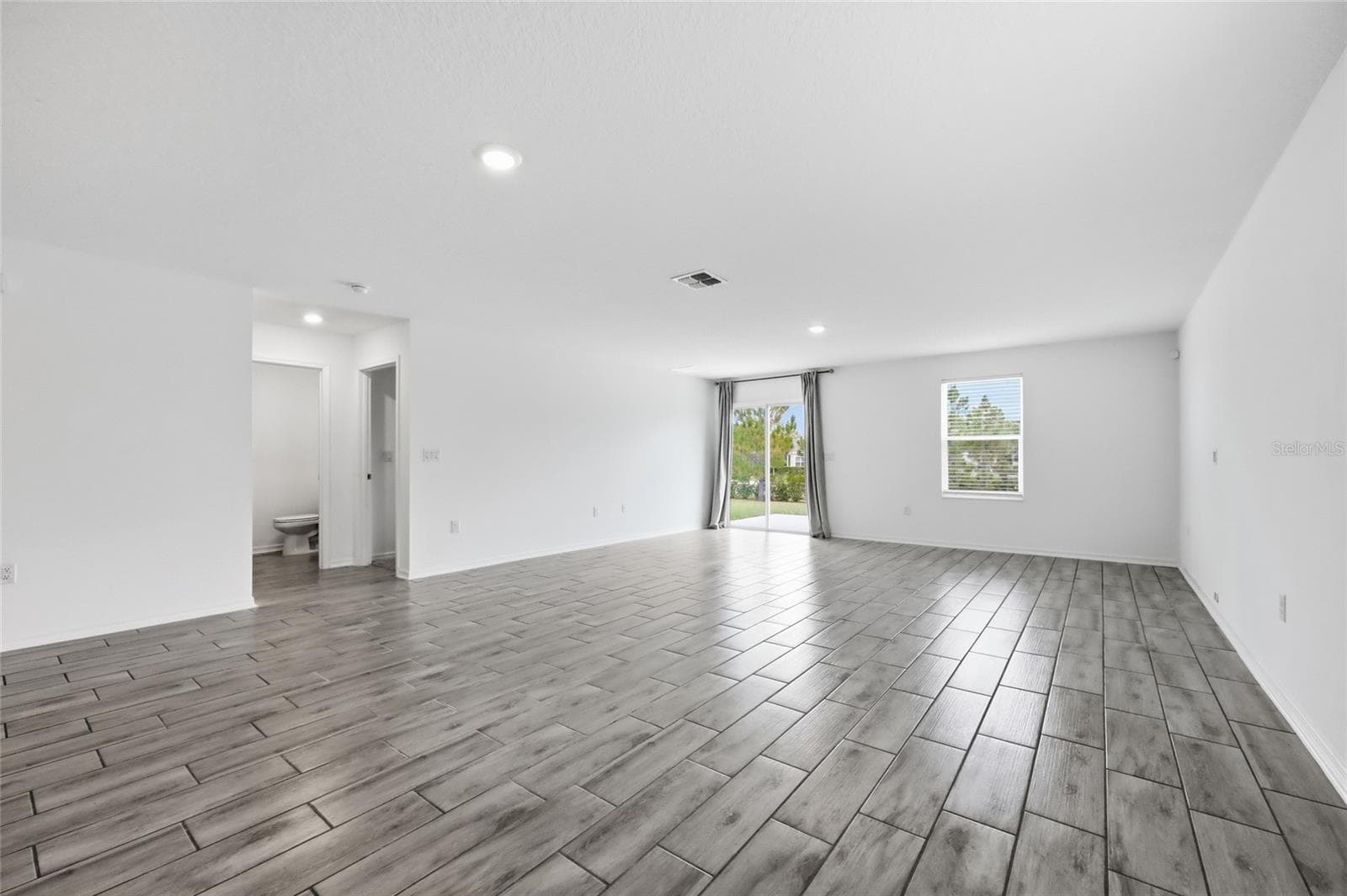 Single Family Residence at 5215 TANZANITE DR, MOUNT DORA, photo 15 of 65