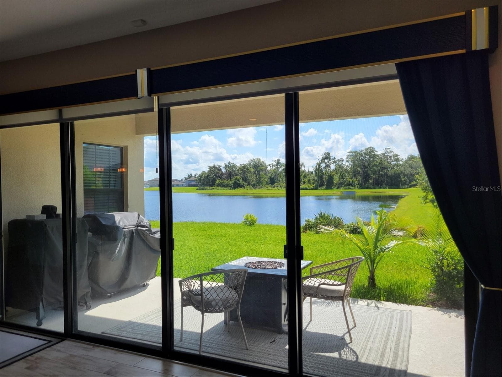 Collapsing sliders to downstairs Lanai - 12854 BOGGY CREEK DR, RIVERVIEW