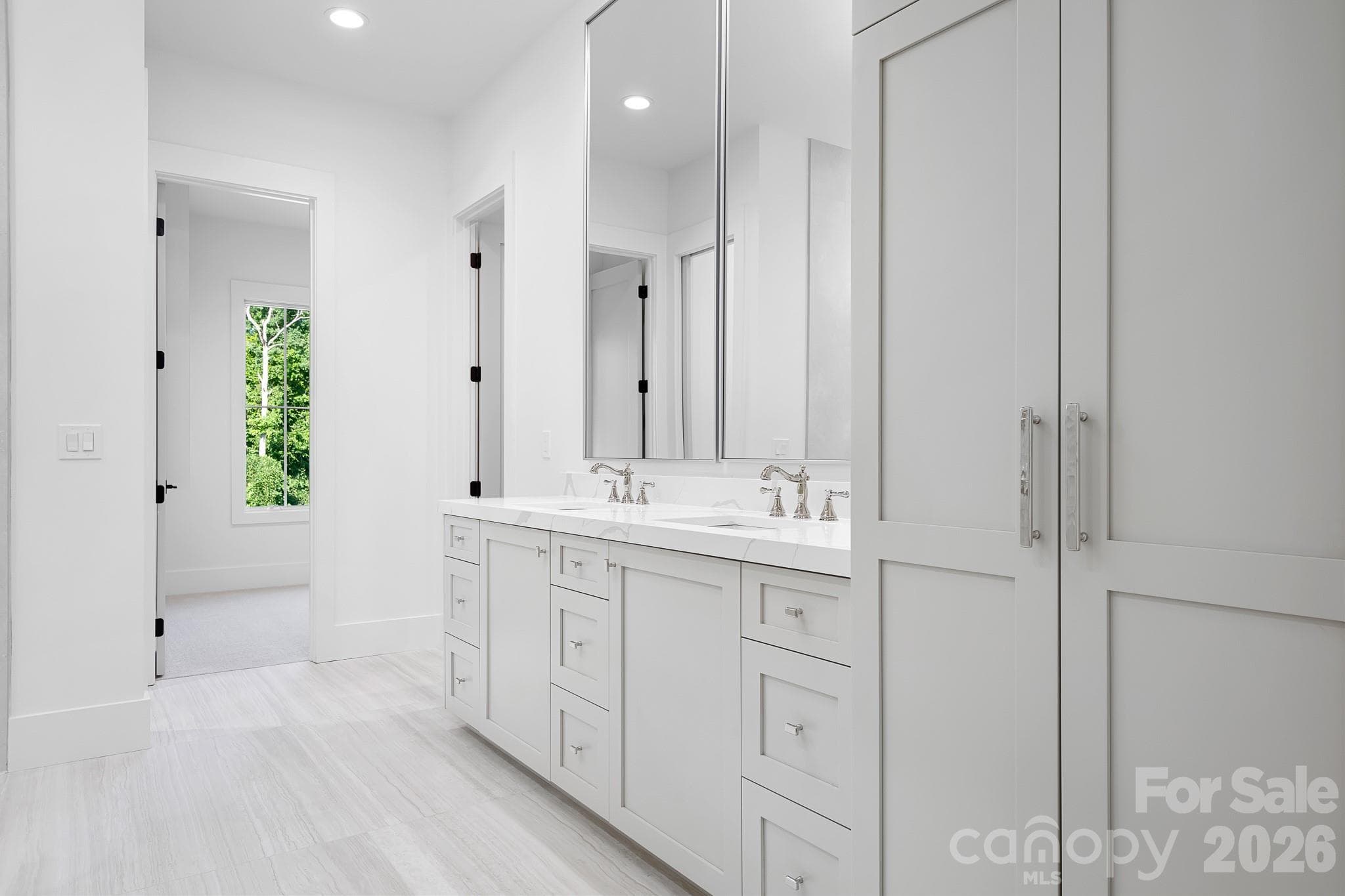 Great linen closet and cabinetry - Mooresville