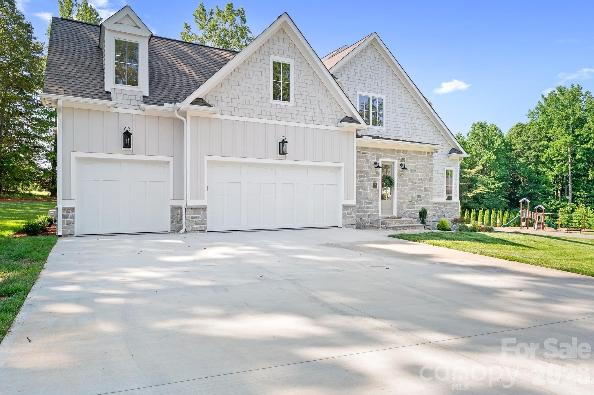 Oversized garage - Mooresville