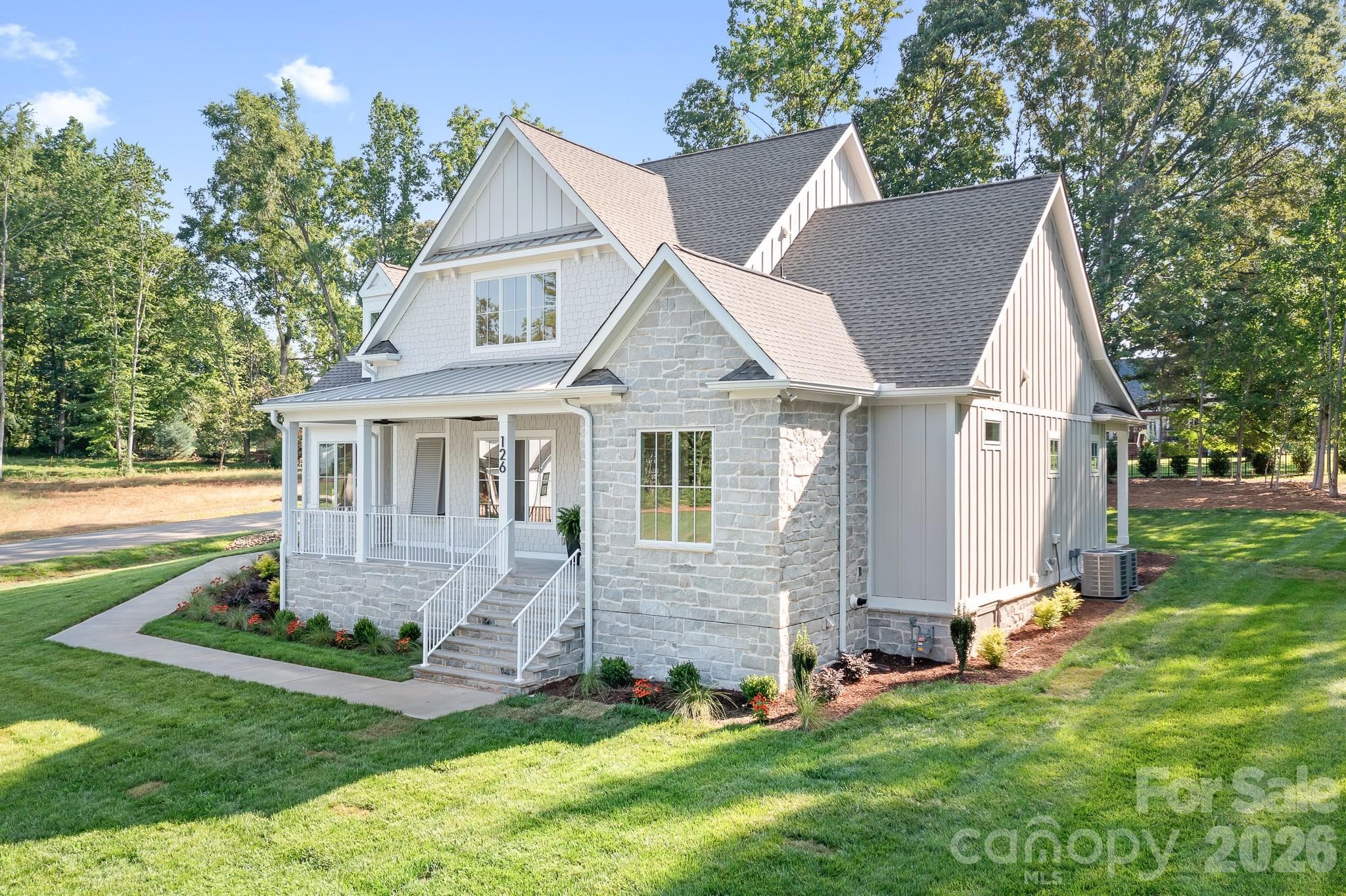 Beautiful Lot! Great yard for a POOL & Firepit! - Mooresville