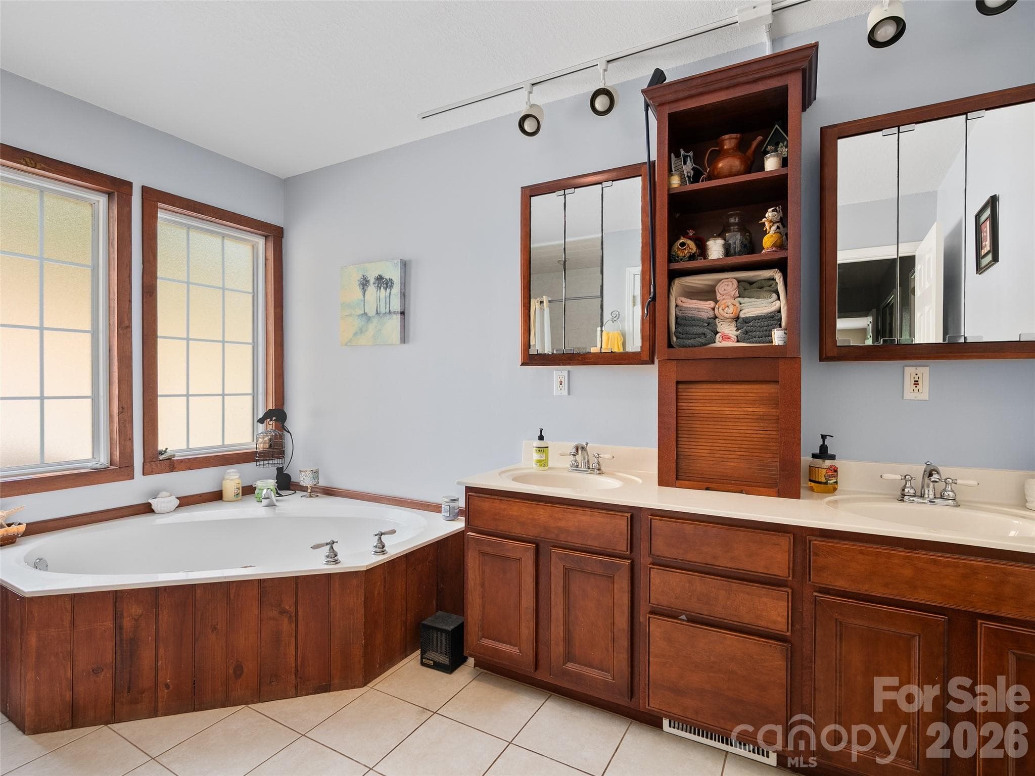 Single Family Residence at 81 Aldens Way, Clyde, photo 21 of 48