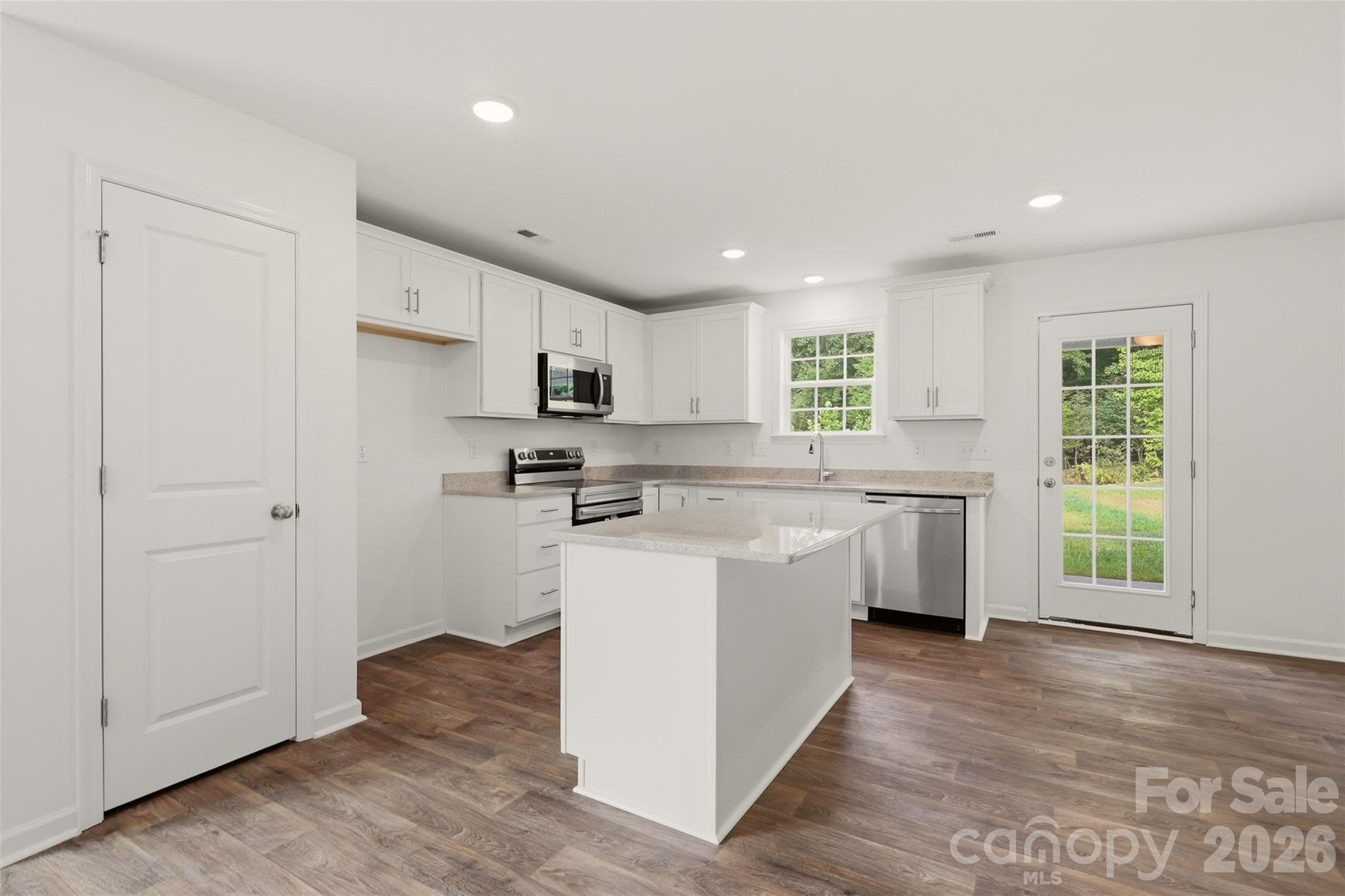 Single Family Residence at 310 Middleton Drive, Lexington, photo 6 of 31