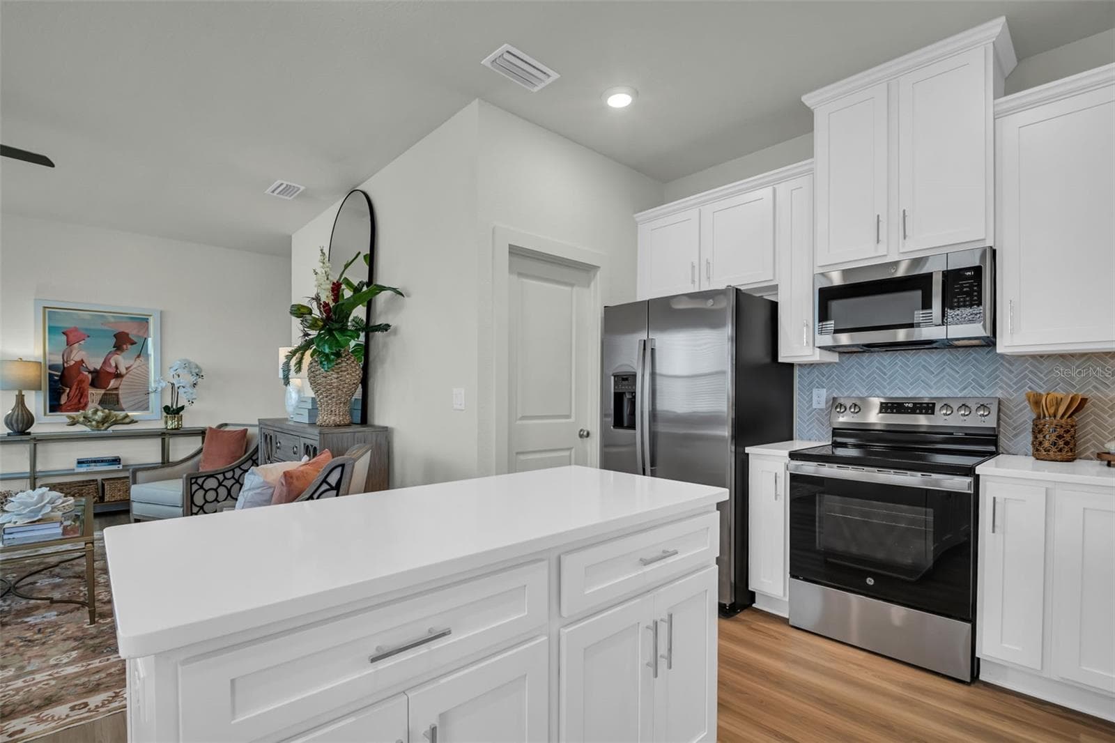 Kitchen Island - 13992 EMERALD FIELDS DR #Lot 24, HUDSON