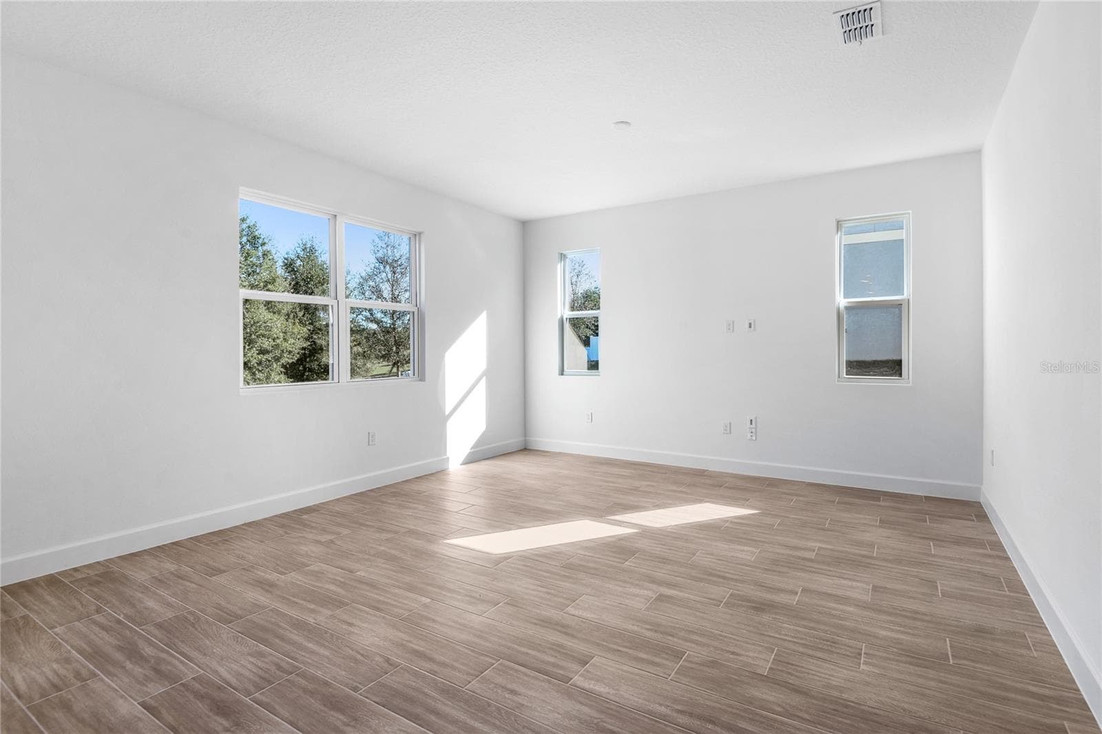 Single Family Residence at 748 WEKIVA RIDGE DR, MOUNT DORA, photo 11 of 21