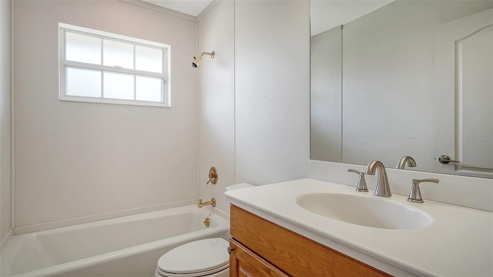 3rd private bath with tub - 4360 BRANDYWINE DR, SARASOTA
