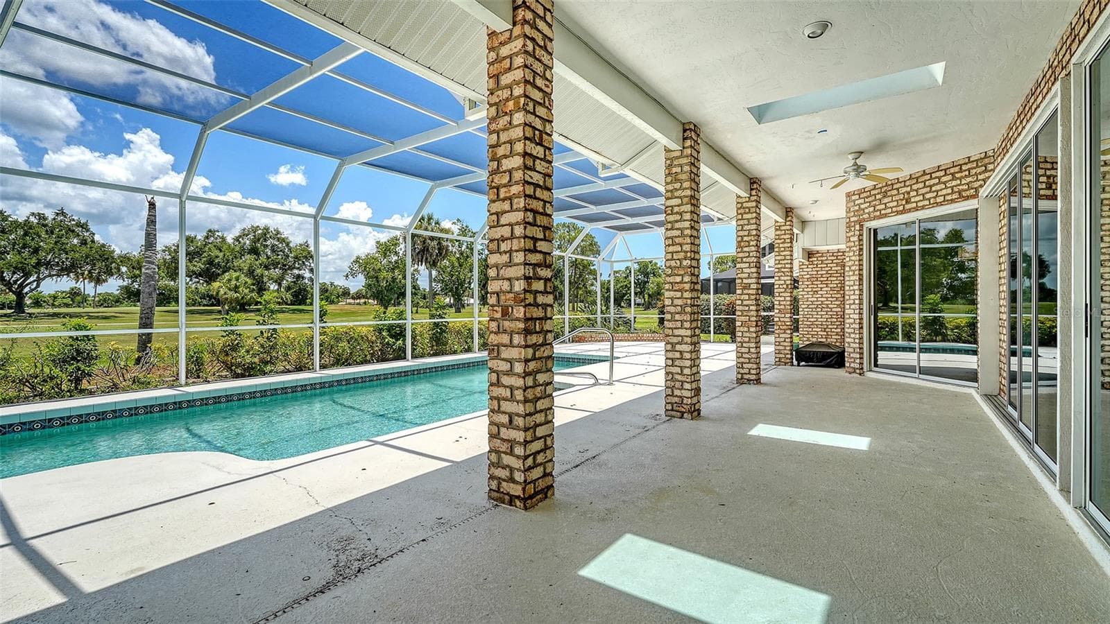 Ample room for outdoor living & entertaining - 4360 BRANDYWINE DR, SARASOTA