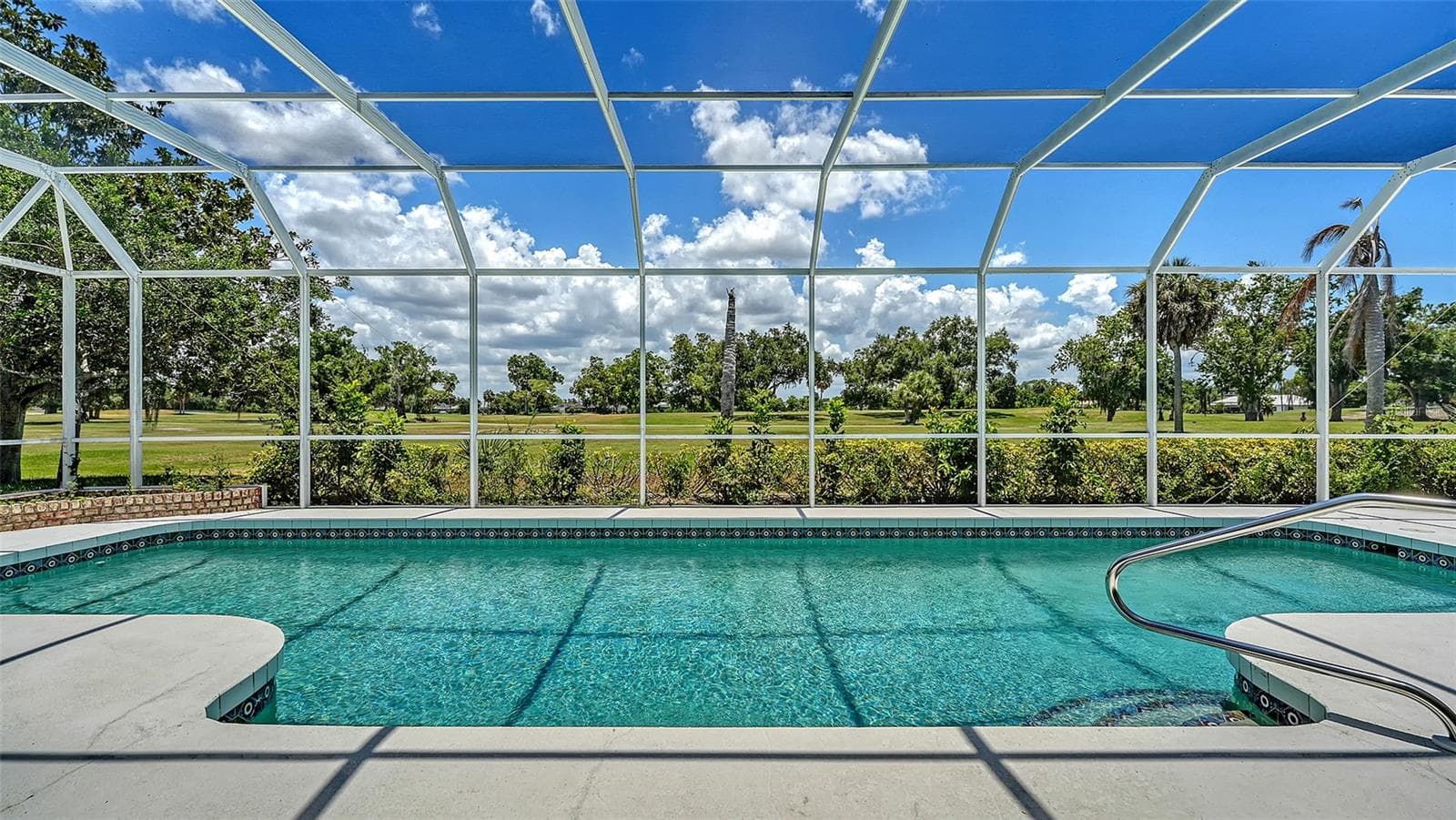 Desirable eastern exposure provides morning sunrises & cooler evenings - 4360 BRANDYWINE DR, SARASOTA