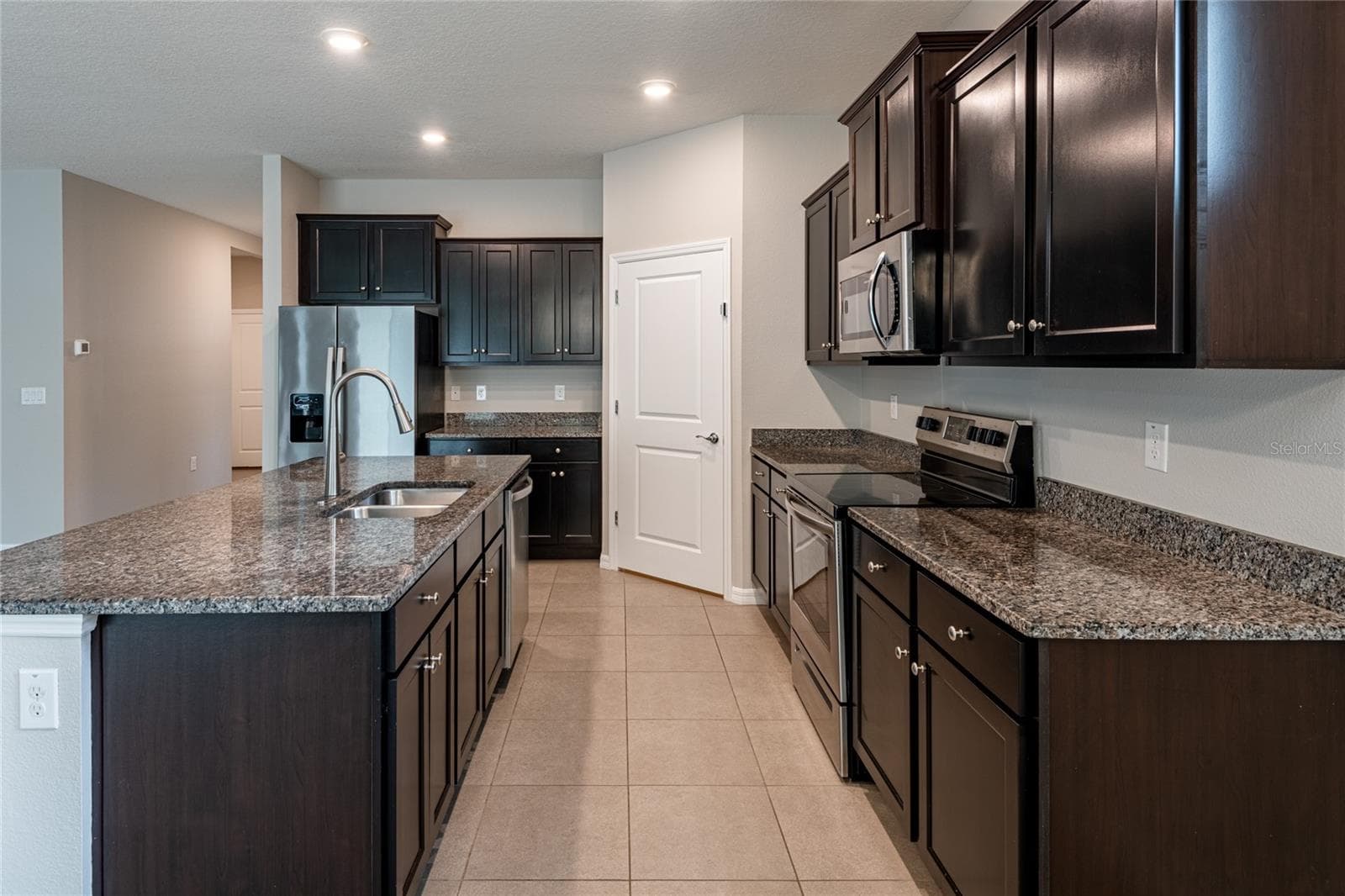 Single Family Residence at 31420 TANSY BND, WESLEY CHAPEL, photo 31 of 89