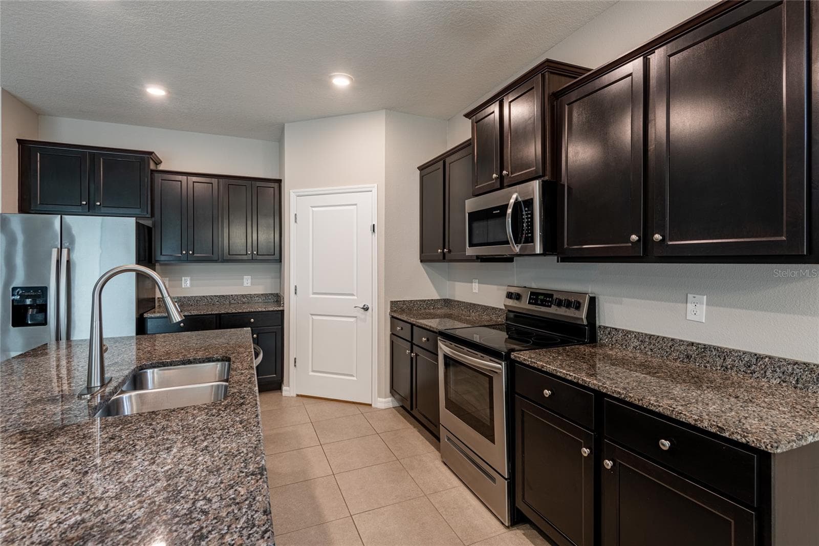 Single Family Residence at 31420 TANSY BND, WESLEY CHAPEL, photo 32 of 89