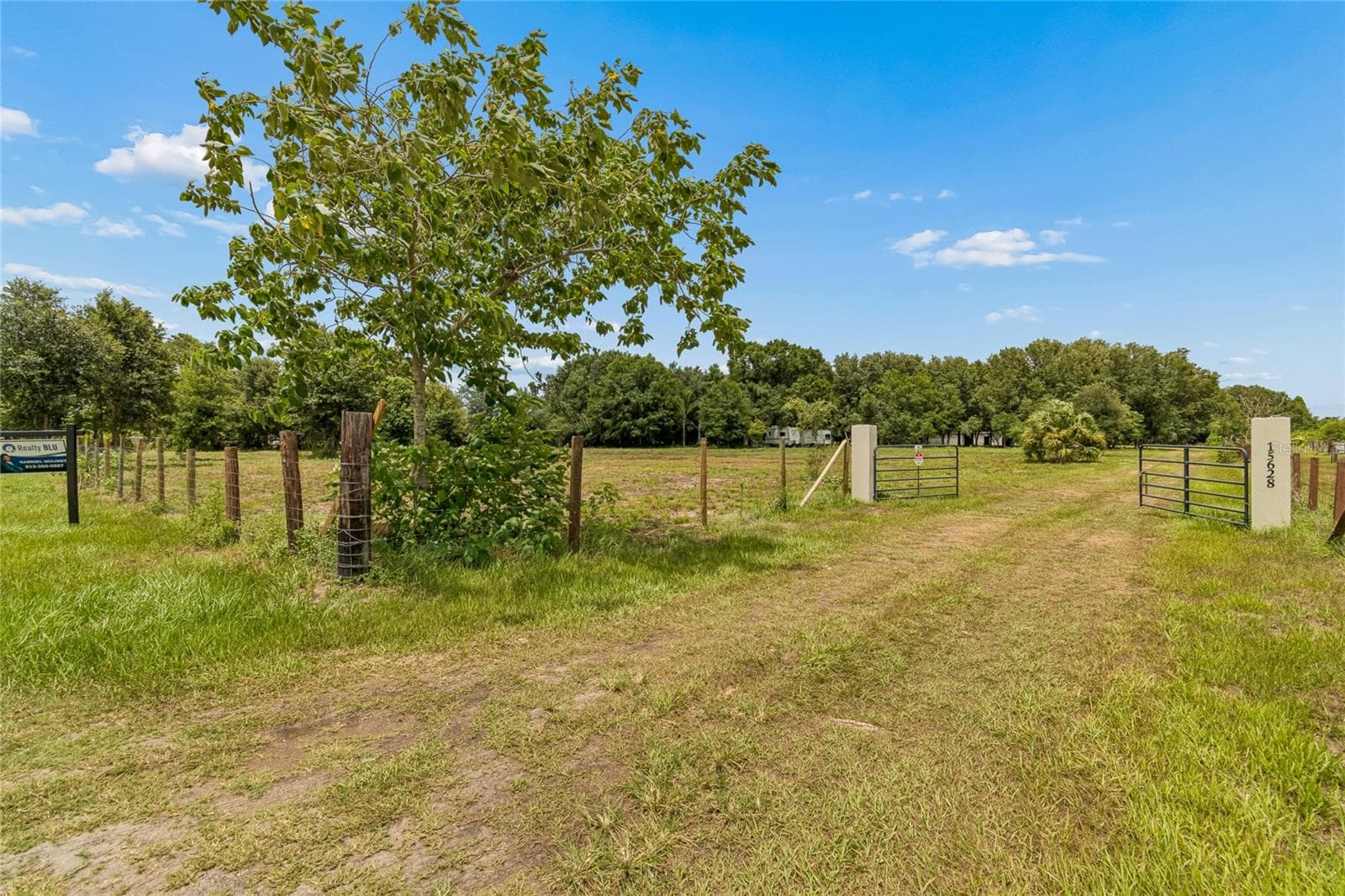 Single Family Residence at 15628 CARLTON LAKE RD, WIMAUMA, photo 6 of 81
