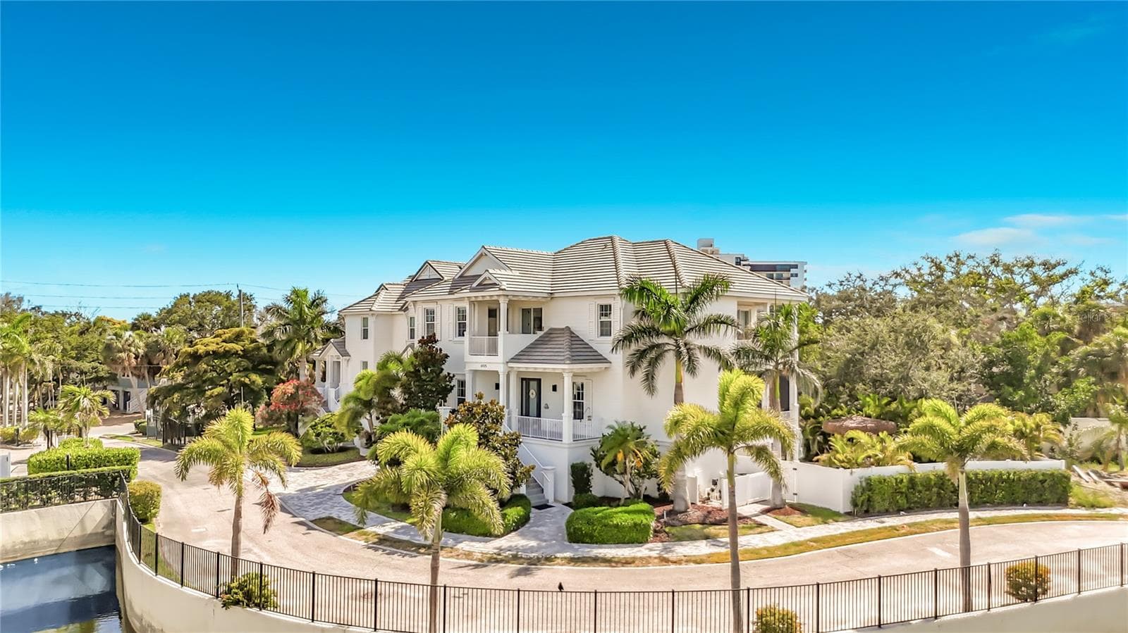 Small bespoke community - 6925 BOCHI CIR, SARASOTA