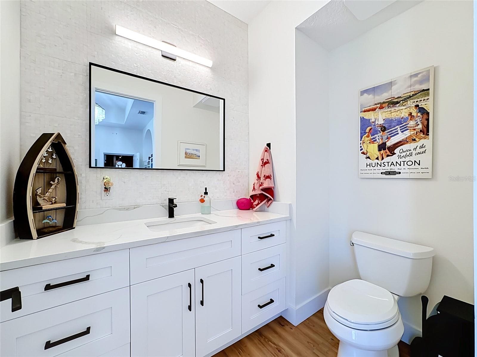 Ensuite bathroom to 2nd floor bedroom - 6925 BOCHI CIR, SARASOTA