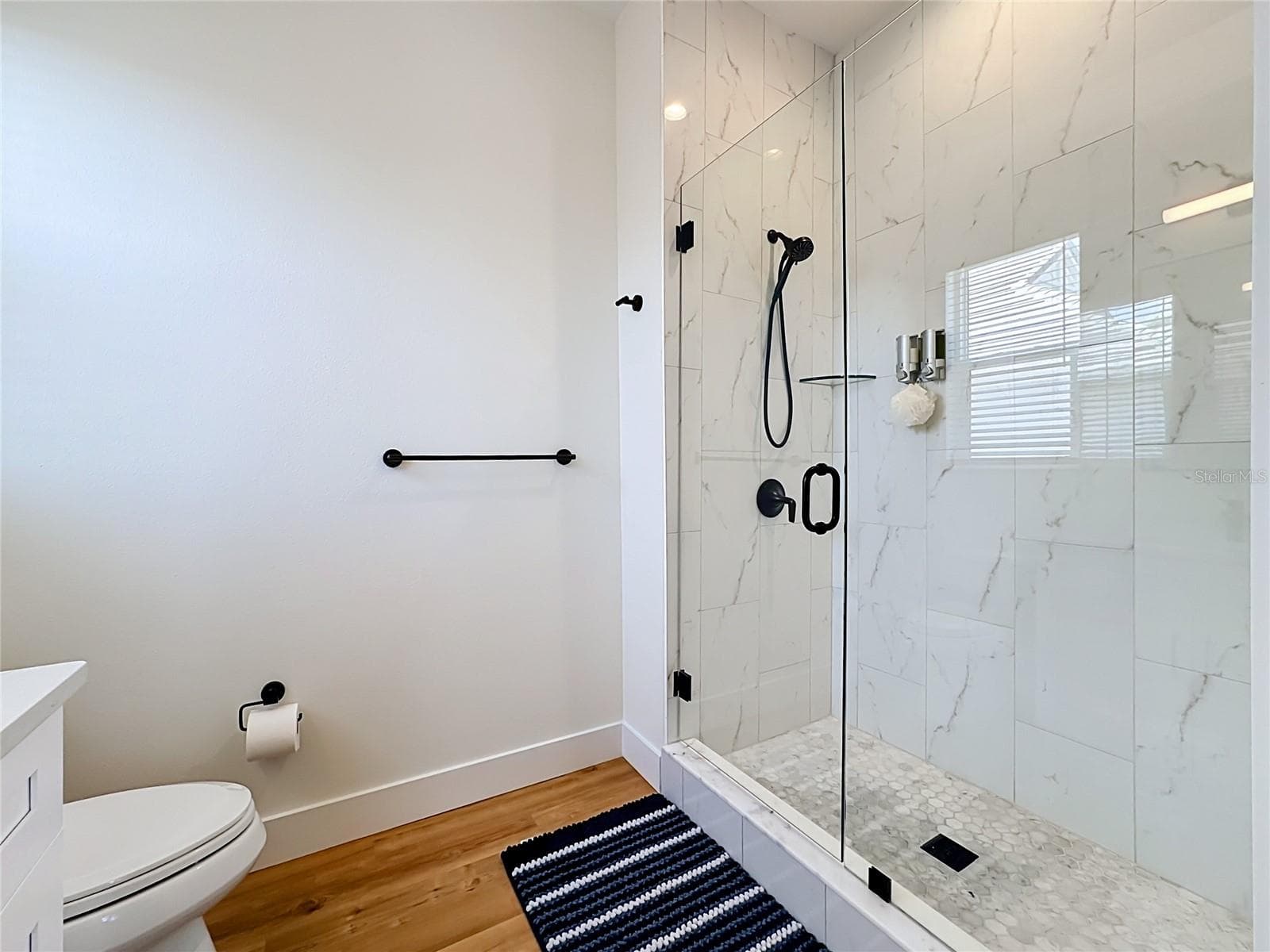 Ensuite bathroom to bedroom 3 - 6925 BOCHI CIR, SARASOTA