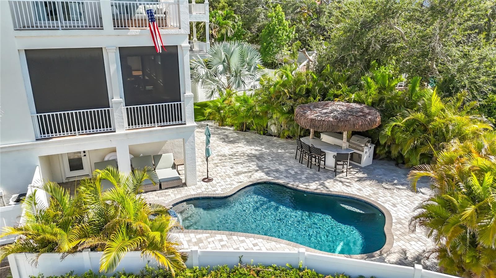 Secluded pool and outside entertaining area - 6925 BOCHI CIR, SARASOTA