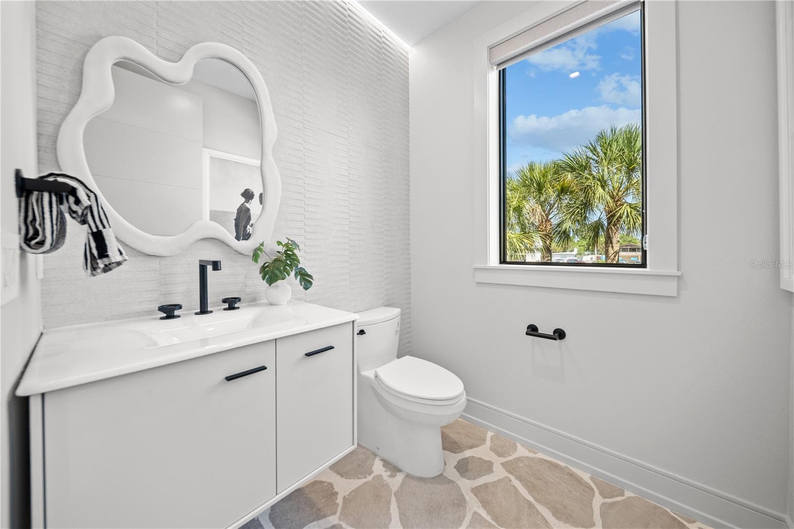 Single Family Residence at 411 PALM AVE, ANNA MARIA, photo 23 of 74