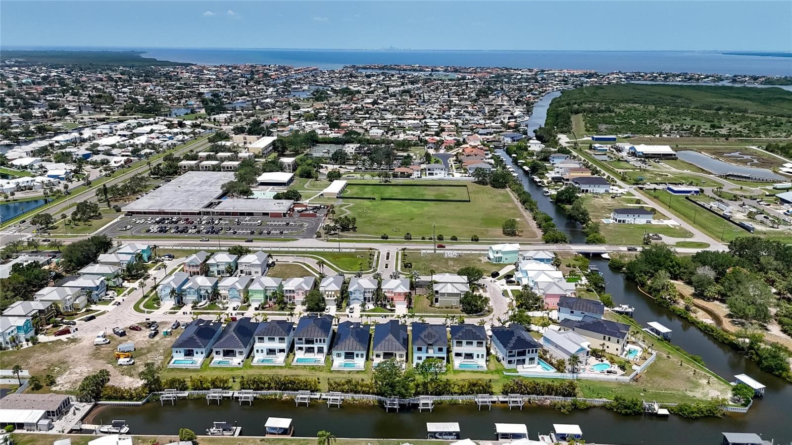 Single Family Residence at 6530 SIMONE SHORES CIR, APOLLO BEACH, photo 5 of 84