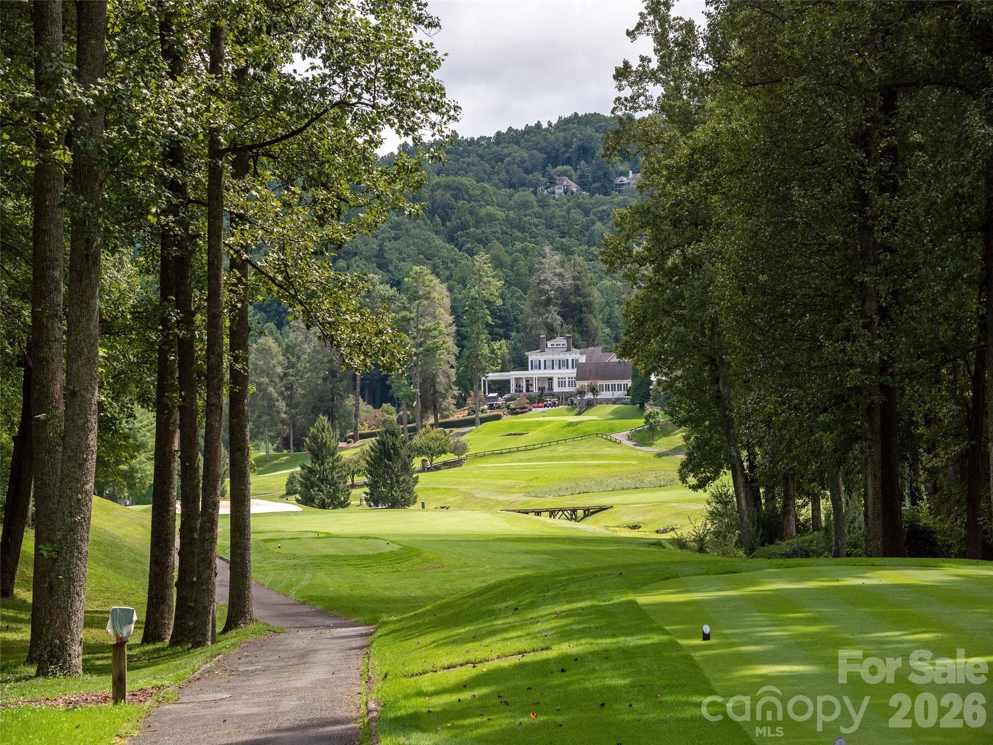 A golfers paradise with mountain views. - 128 Pinnacle Peak Lane, Flat Rock