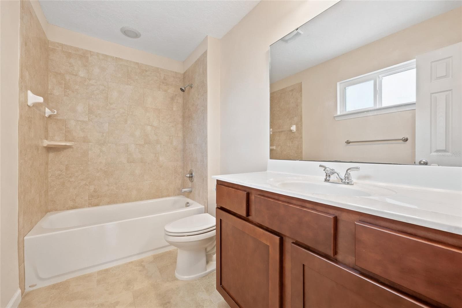 En suite Bath- 2nd floor - 8345 NW 54TH TER, GAINESVILLE