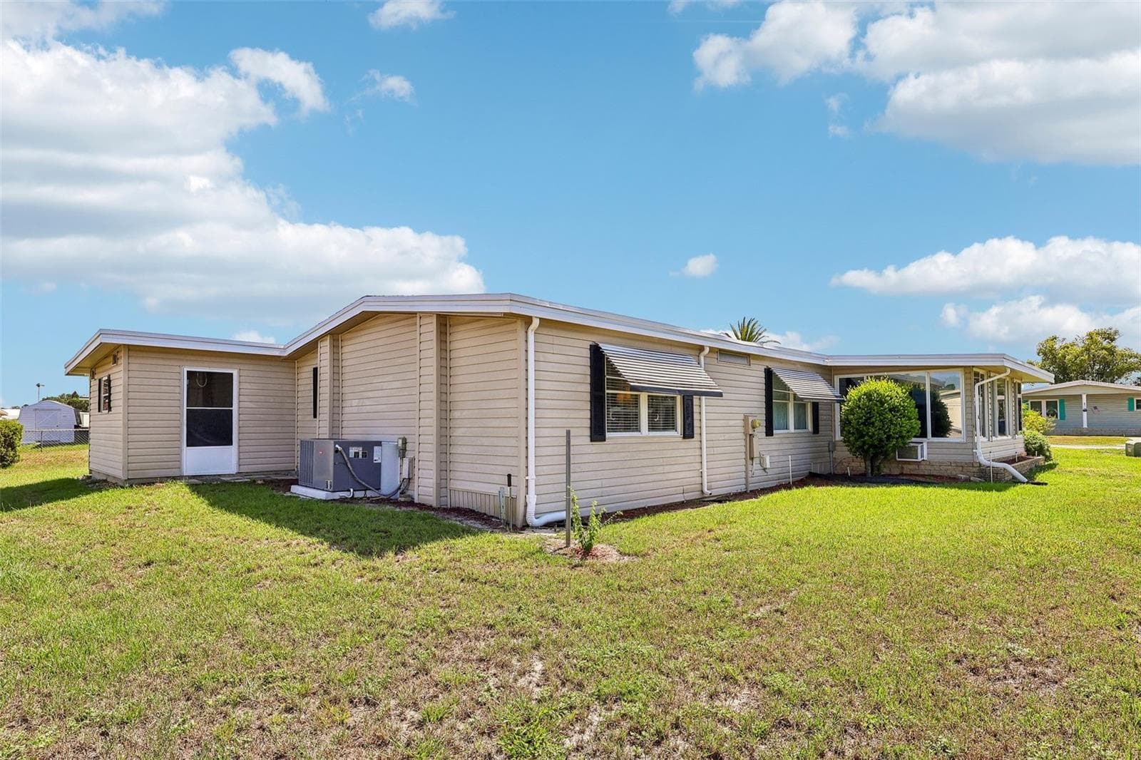 Manufactured Home at 1433 APACHE CIR, TAVARES, photo 35 of 51
