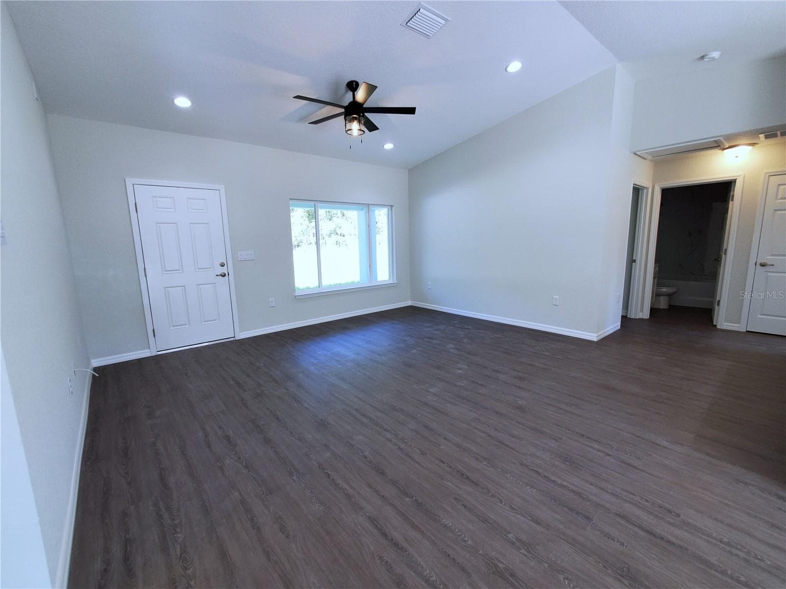 Single Family Residence at 15 FISHER WAY PL, OCKLAWAHA, photo 8 of 20