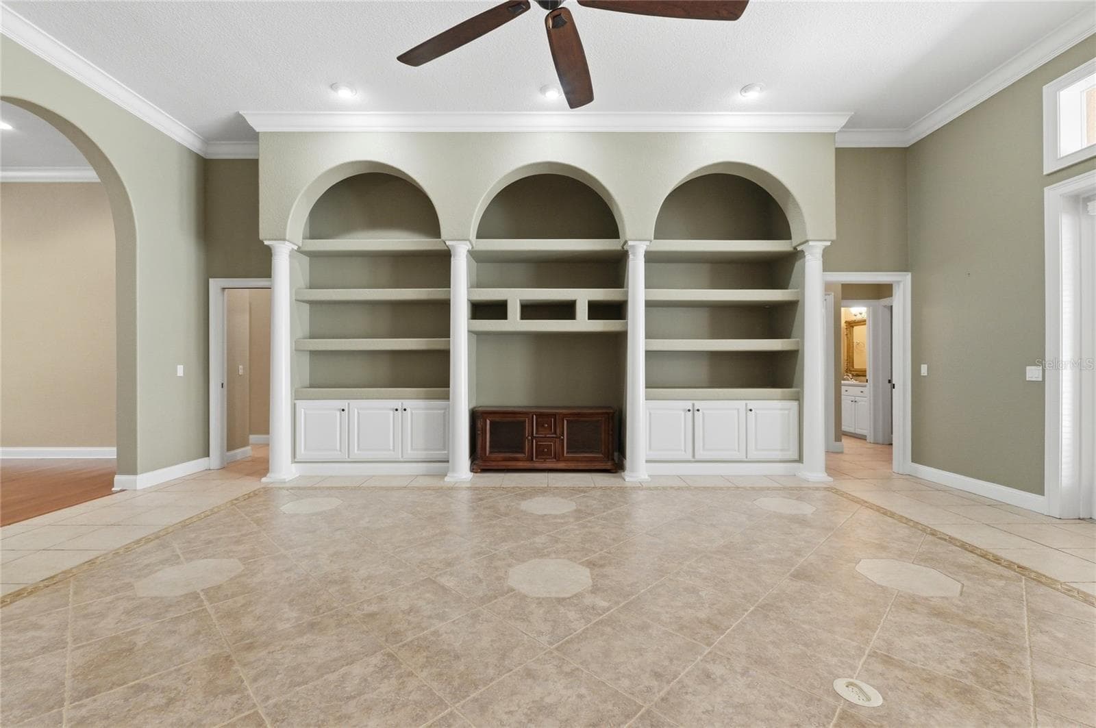 Single Family Residence at 328 HAMILTON SHORES DR NE, WINTER HAVEN, photo 11 of 81