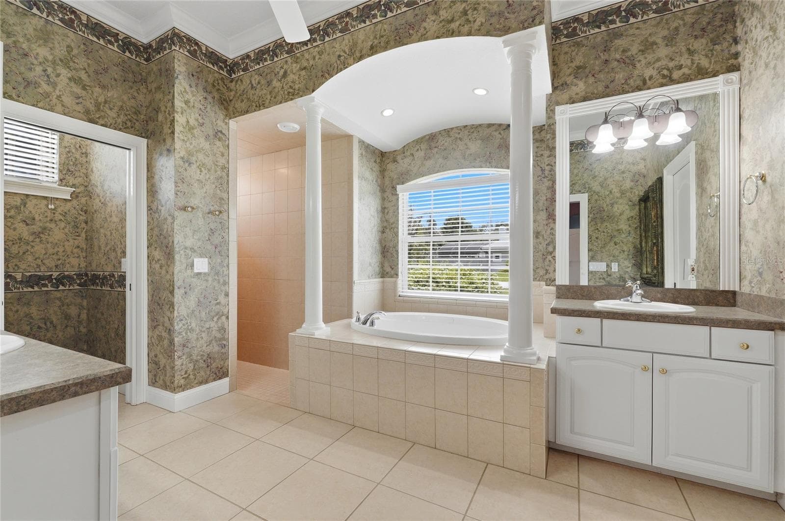 Single Family Residence at 328 HAMILTON SHORES DR NE, WINTER HAVEN, photo 32 of 81