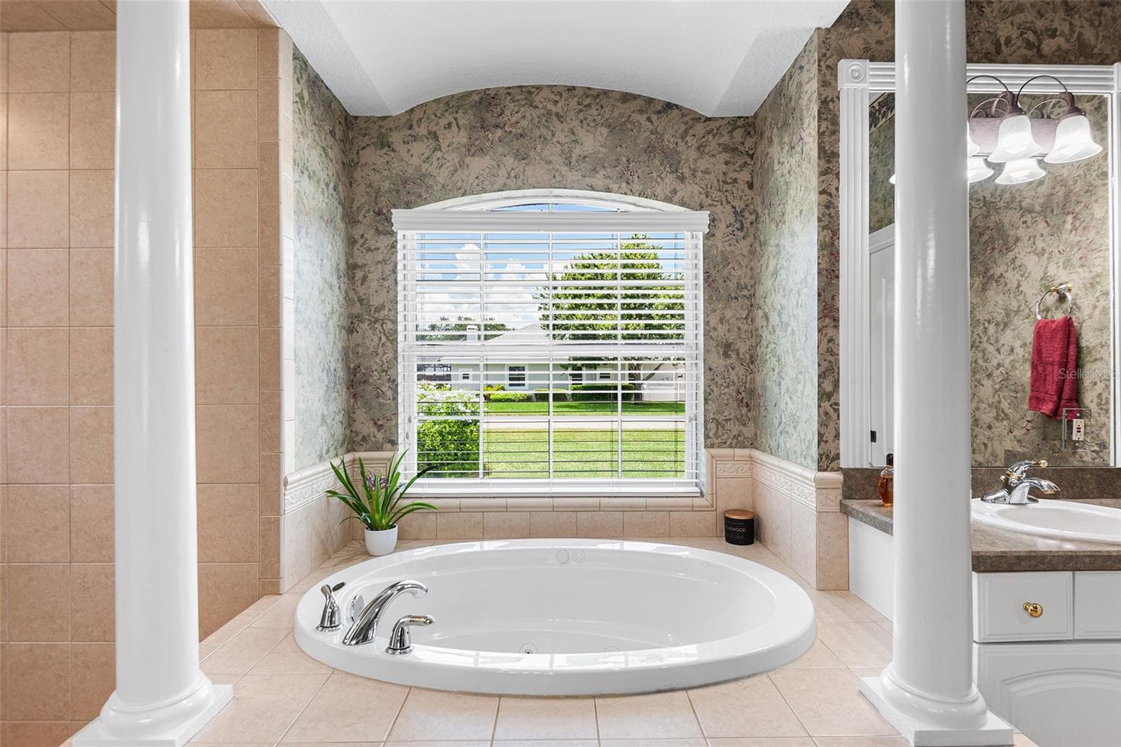 Single Family Residence at 328 HAMILTON SHORES DR NE, WINTER HAVEN, photo 34 of 81