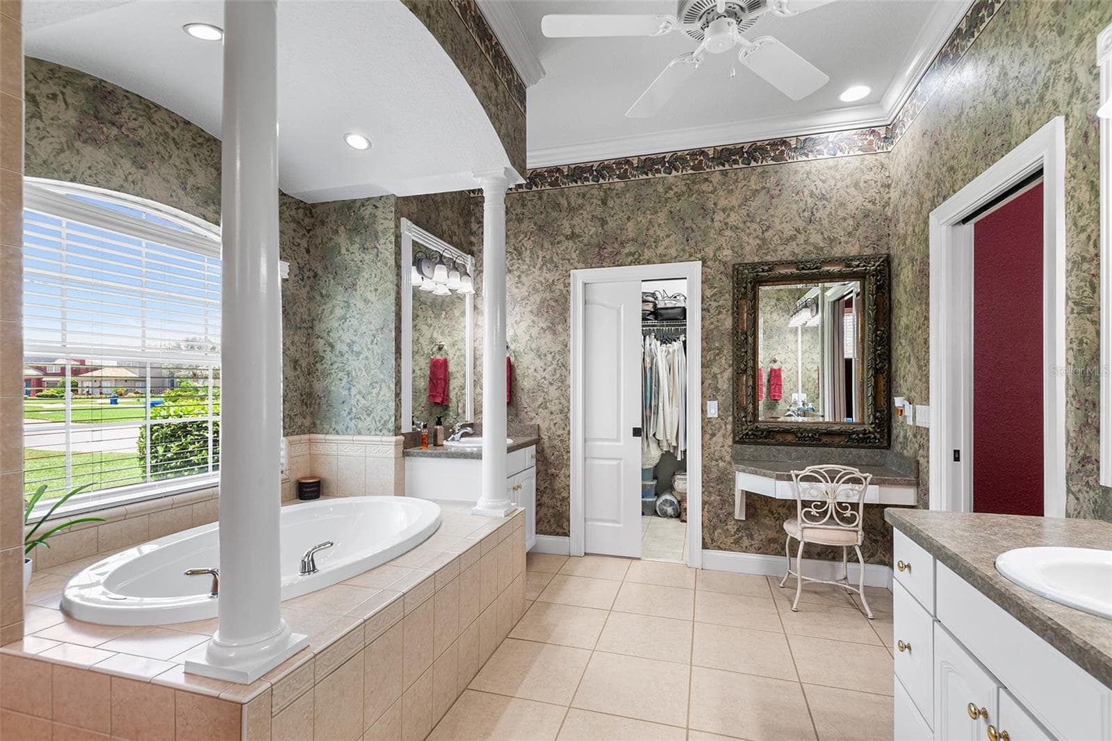Single Family Residence at 328 HAMILTON SHORES DR NE, WINTER HAVEN, photo 35 of 81