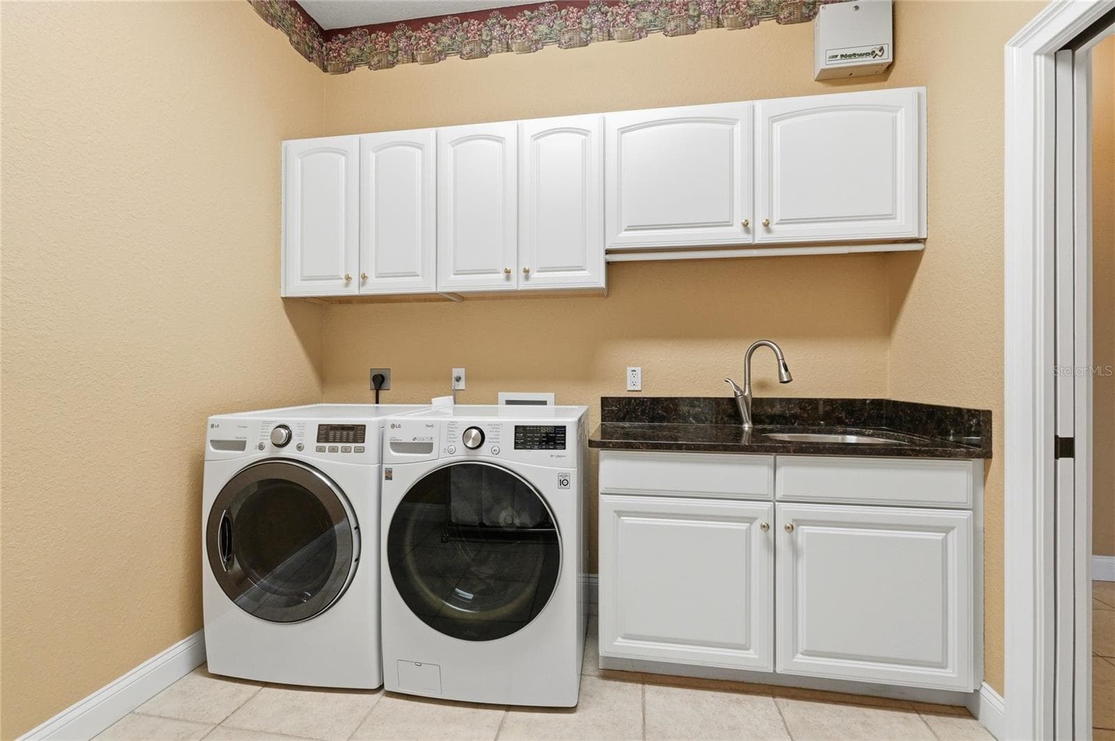 Single Family Residence at 328 HAMILTON SHORES DR NE, WINTER HAVEN, photo 42 of 81