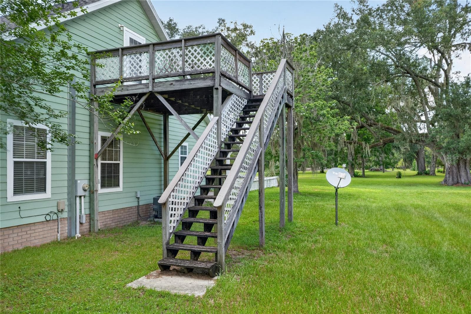 staircase to apartment - 2039 SW STATE ROAD 26, TRENTON
