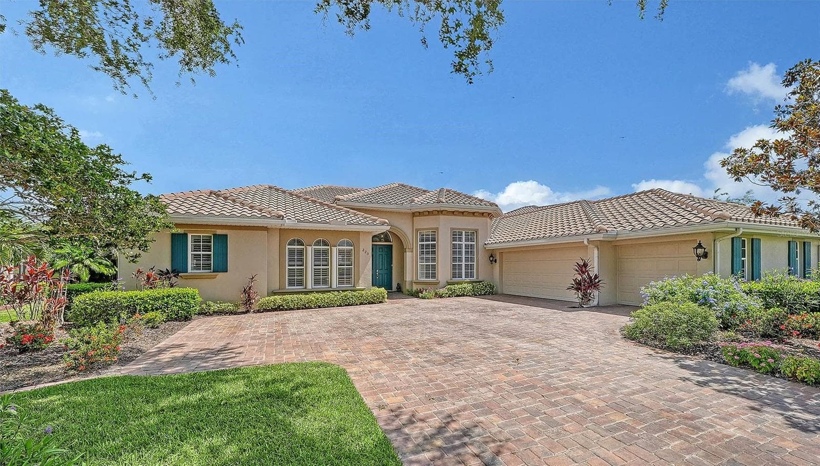 225 PESARO DR