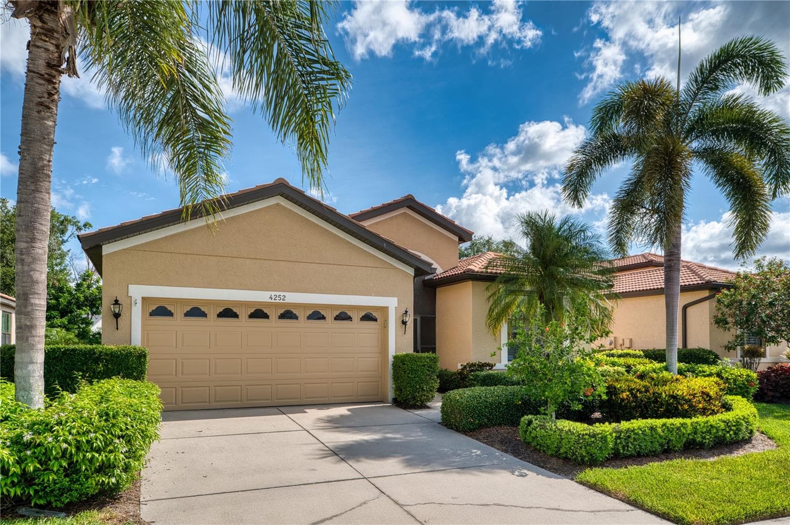Single Family Residence at 4252 MACKAY FALLS TER, SARASOTA, photo 2 of 31